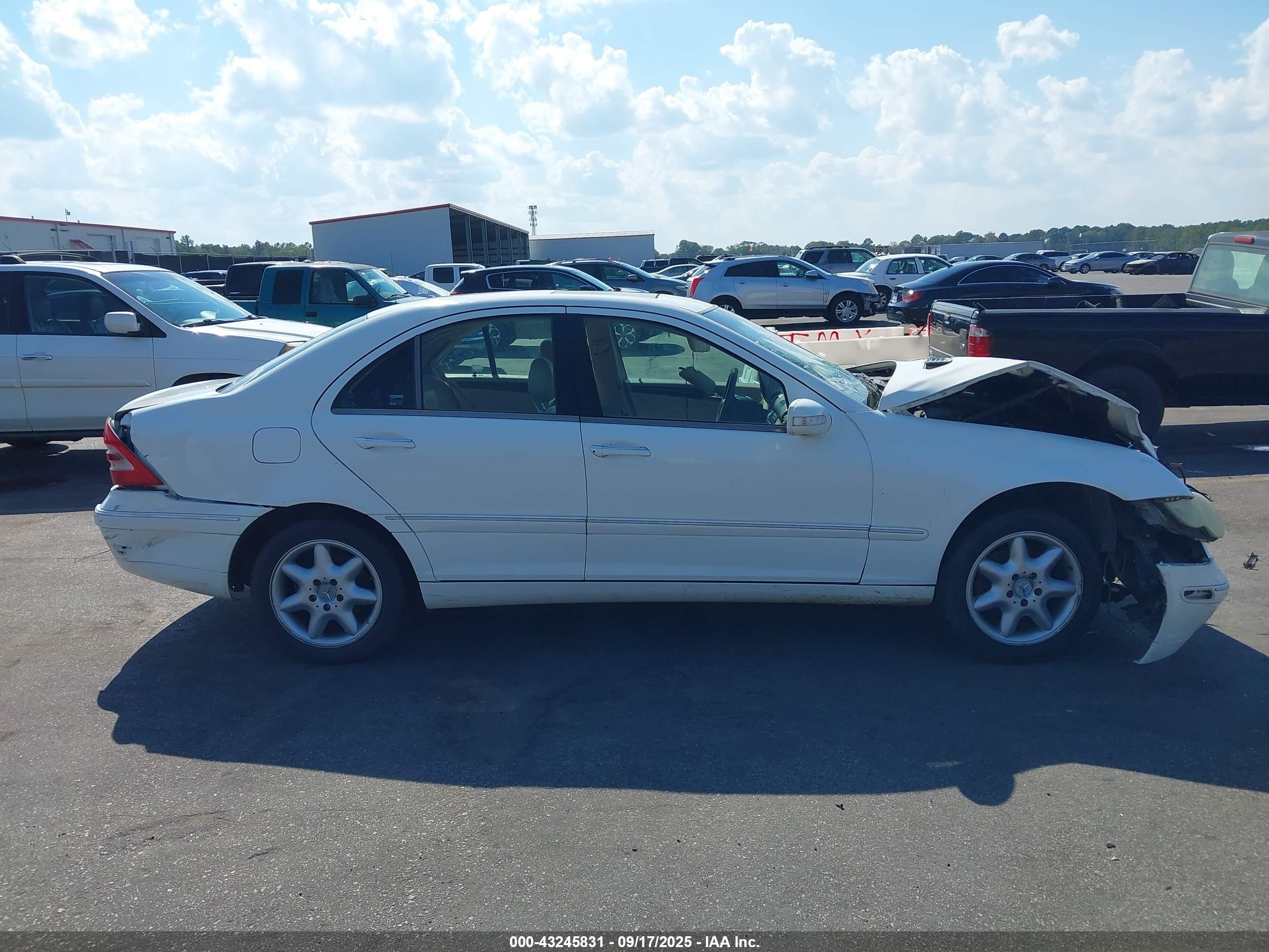 2003 Mercedes-benz C 240   Белый vin: WDBRF61J33A496358