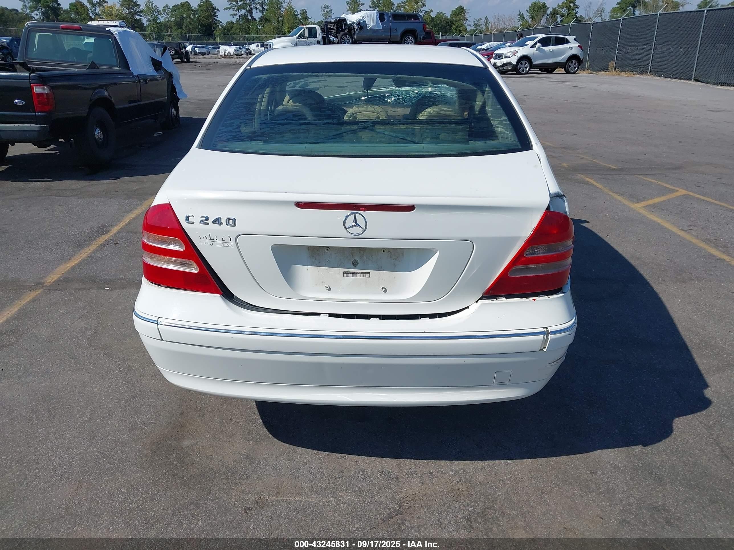 2003 Mercedes-benz C 240   Белый vin: WDBRF61J33A496358