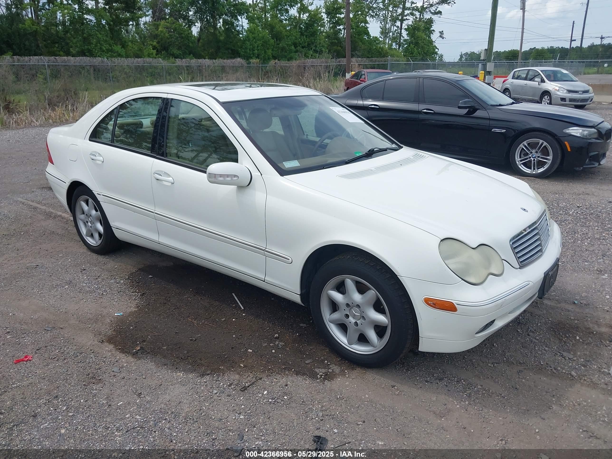 2003 Mercedes-benz C 240   White vin: WDBRF61J33E013475
