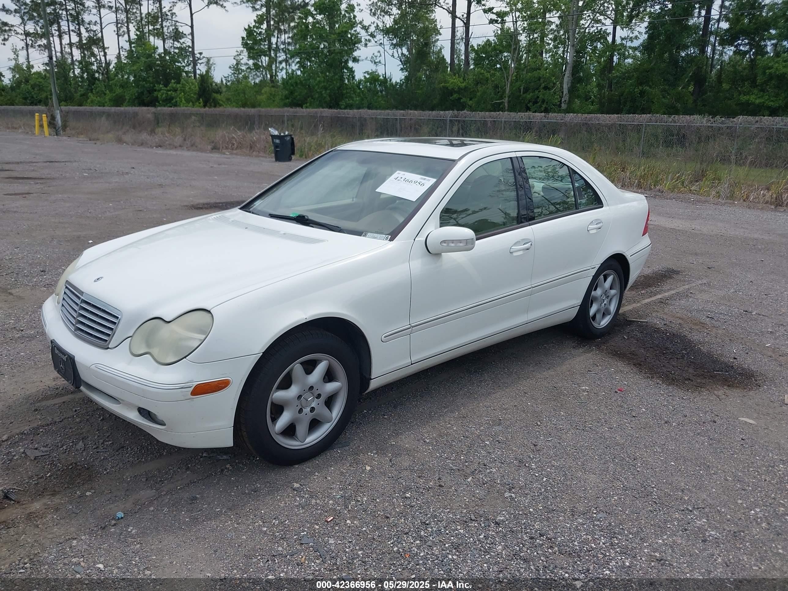 2003 Mercedes-benz C 240   White vin: WDBRF61J33E013475