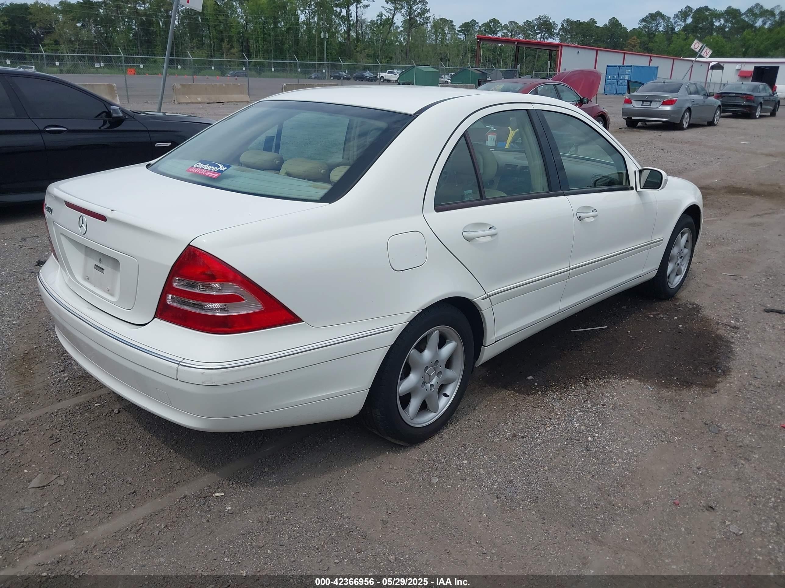 2003 Mercedes-benz C 240   White vin: WDBRF61J33E013475