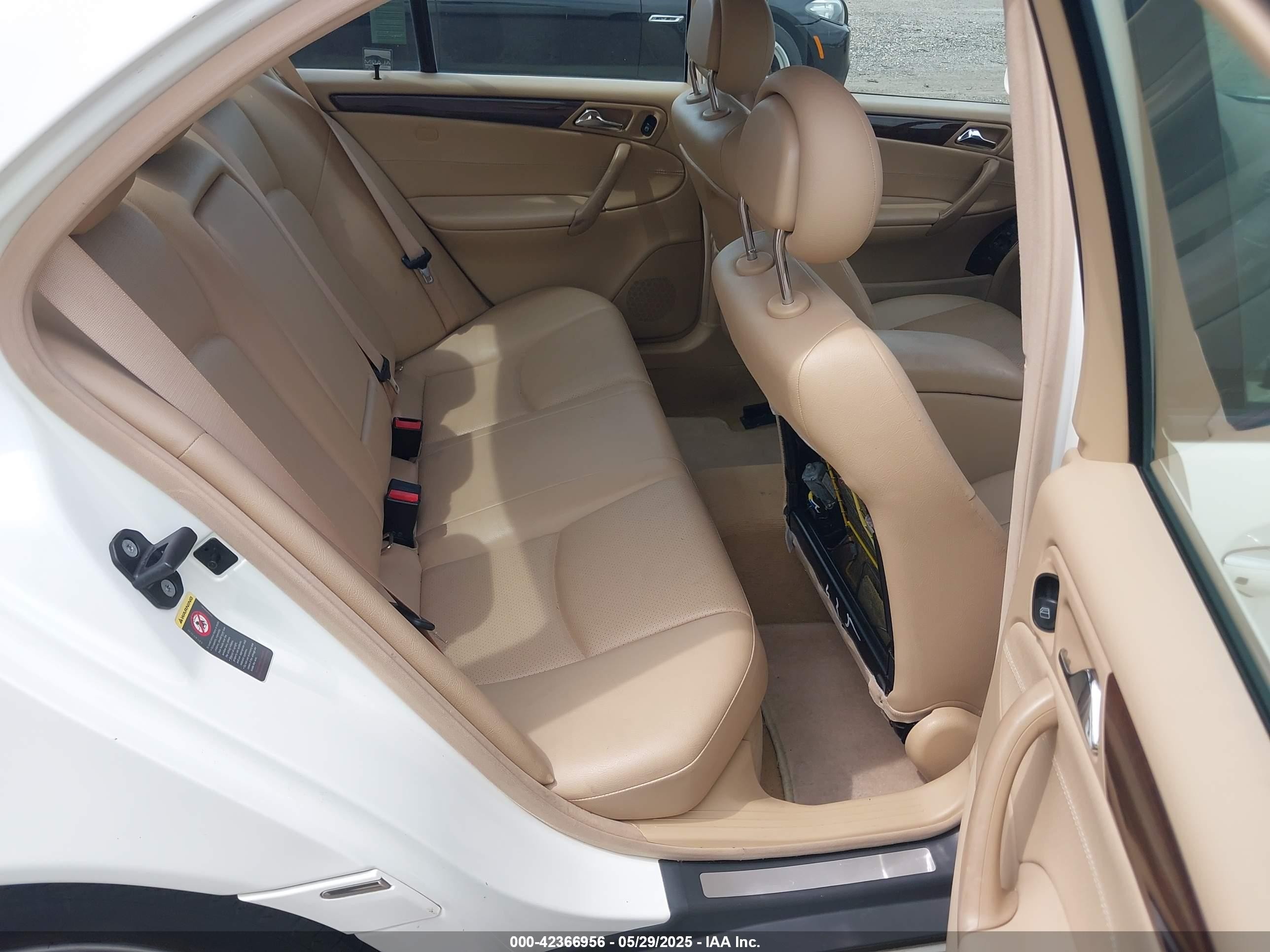 2003 Mercedes-benz C 240   White vin: WDBRF61J33E013475