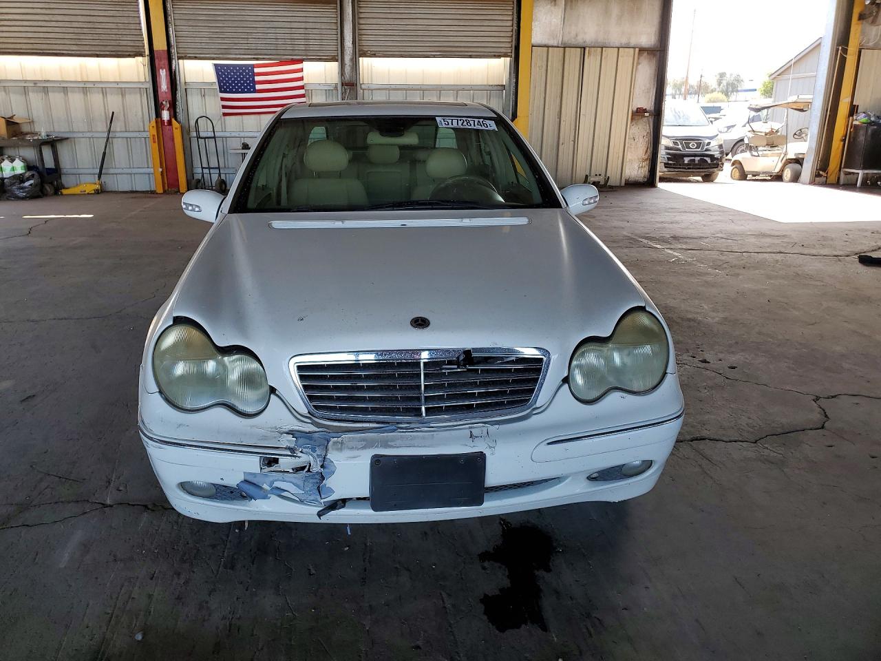 2003 Mercedes-benz C 240 White vin: WDBRF61J33F372044