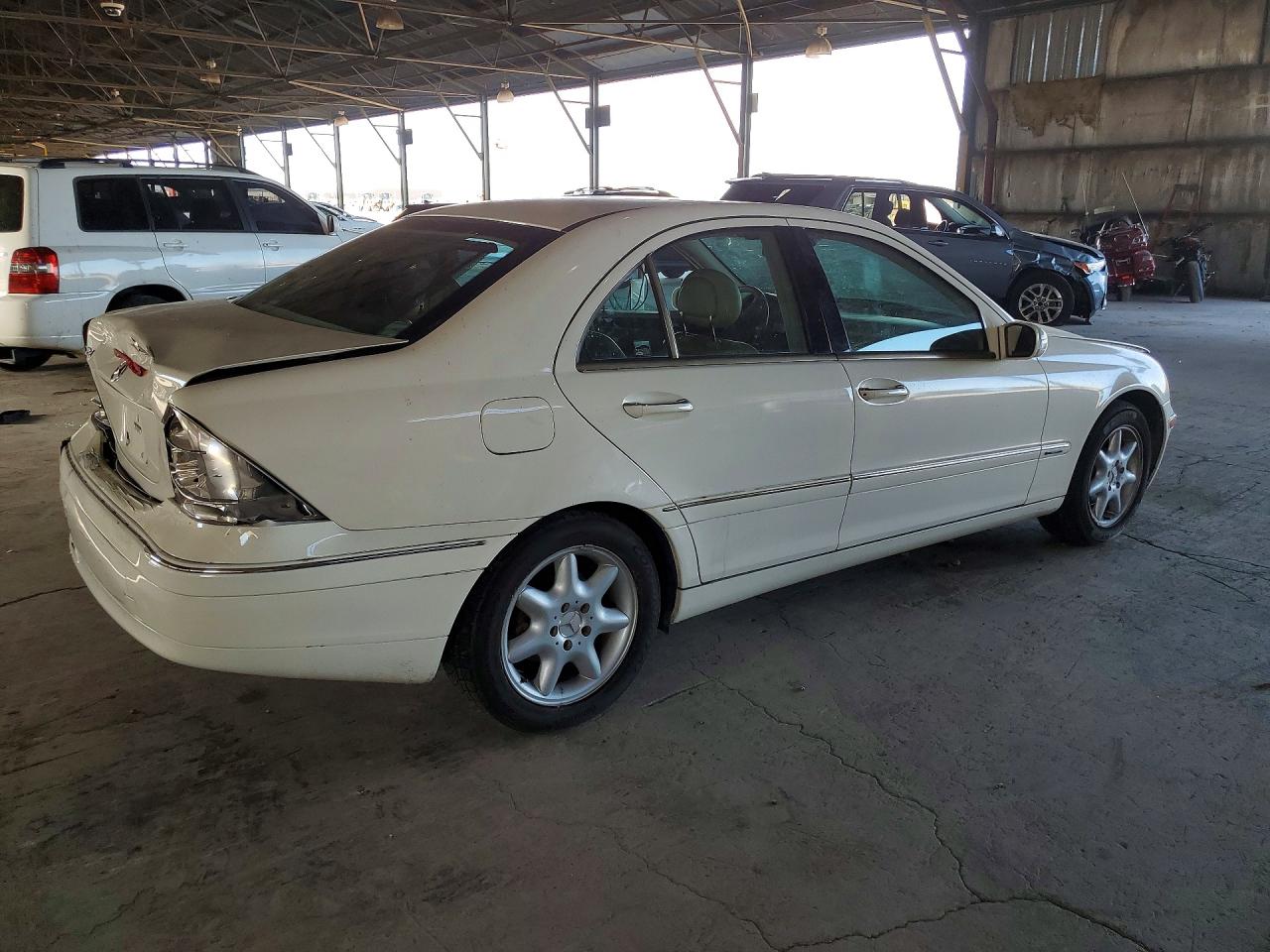 2003 Mercedes-benz C 240 White vin: WDBRF61J33F372044
