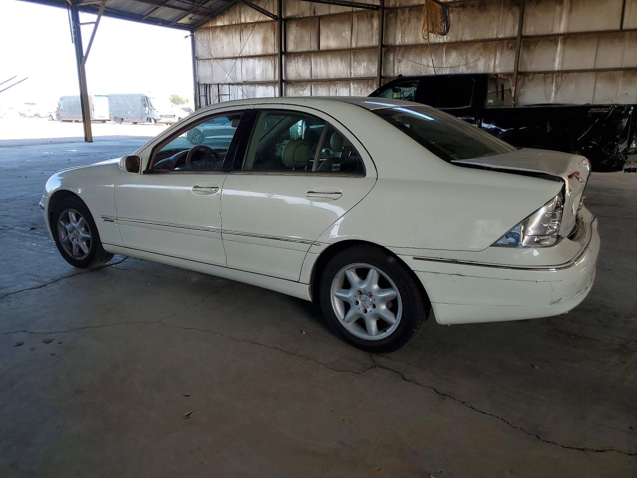 2003 Mercedes-benz C 240 White vin: WDBRF61J33F372044