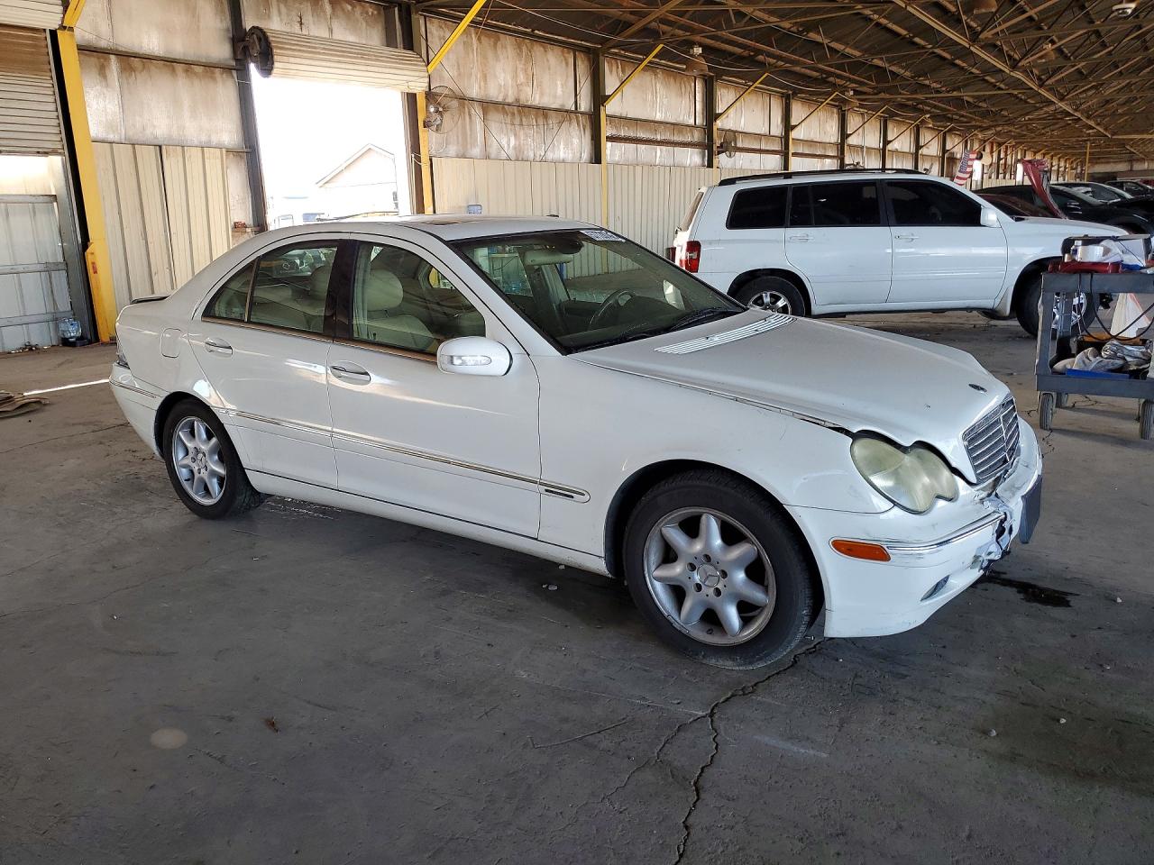 2003 Mercedes-benz C 240 White vin: WDBRF61J33F372044
