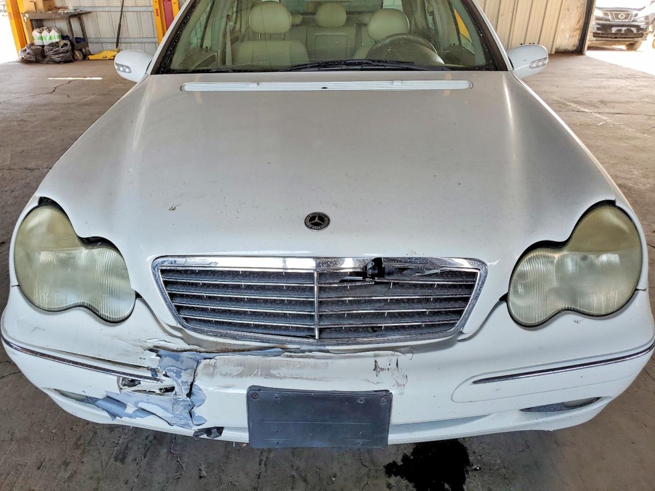2003 Mercedes-benz C 240 White vin: WDBRF61J33F372044