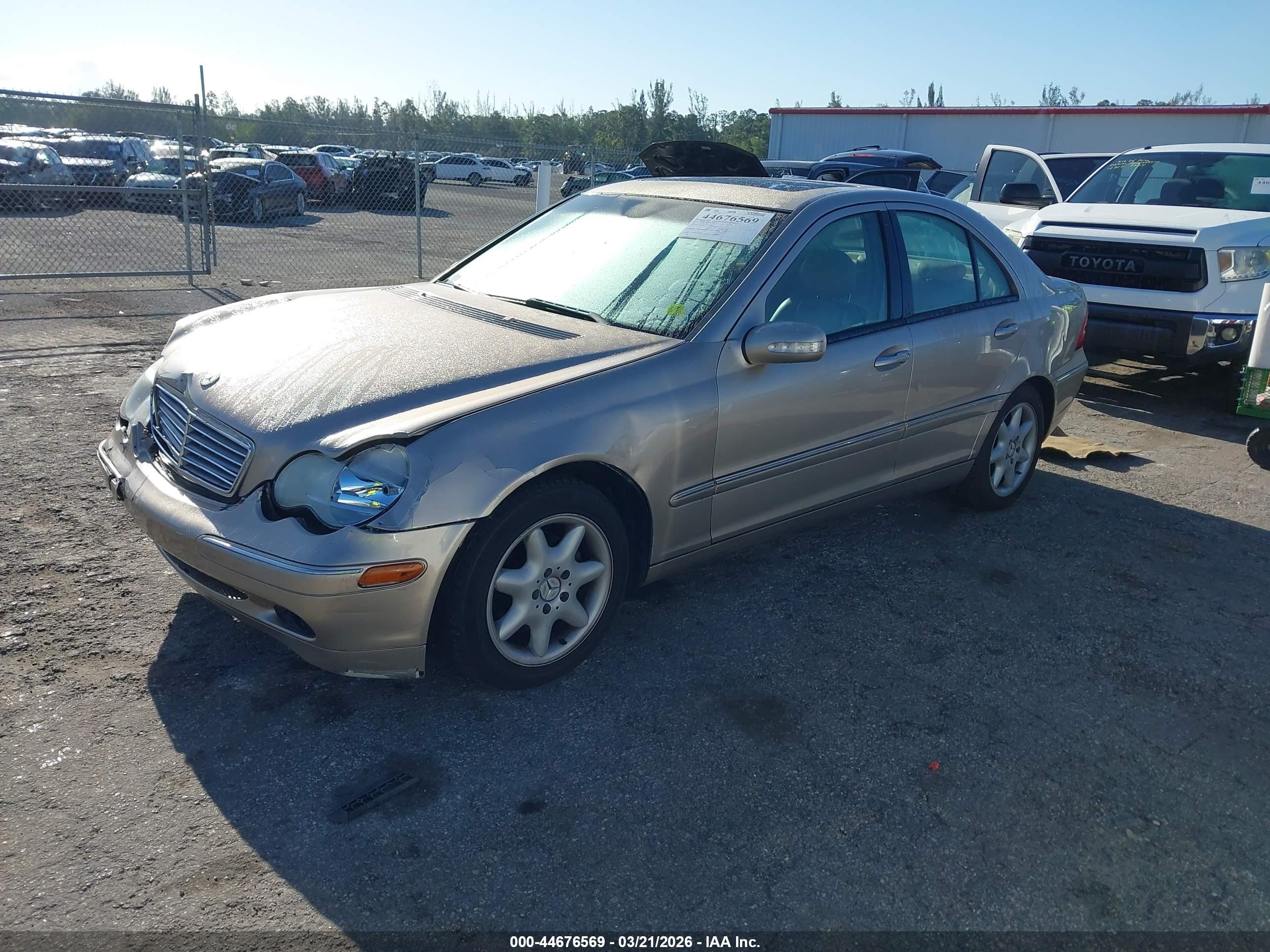 2004 Mercedes-benz C 240   Gold vin: WDBRF61J34A557919