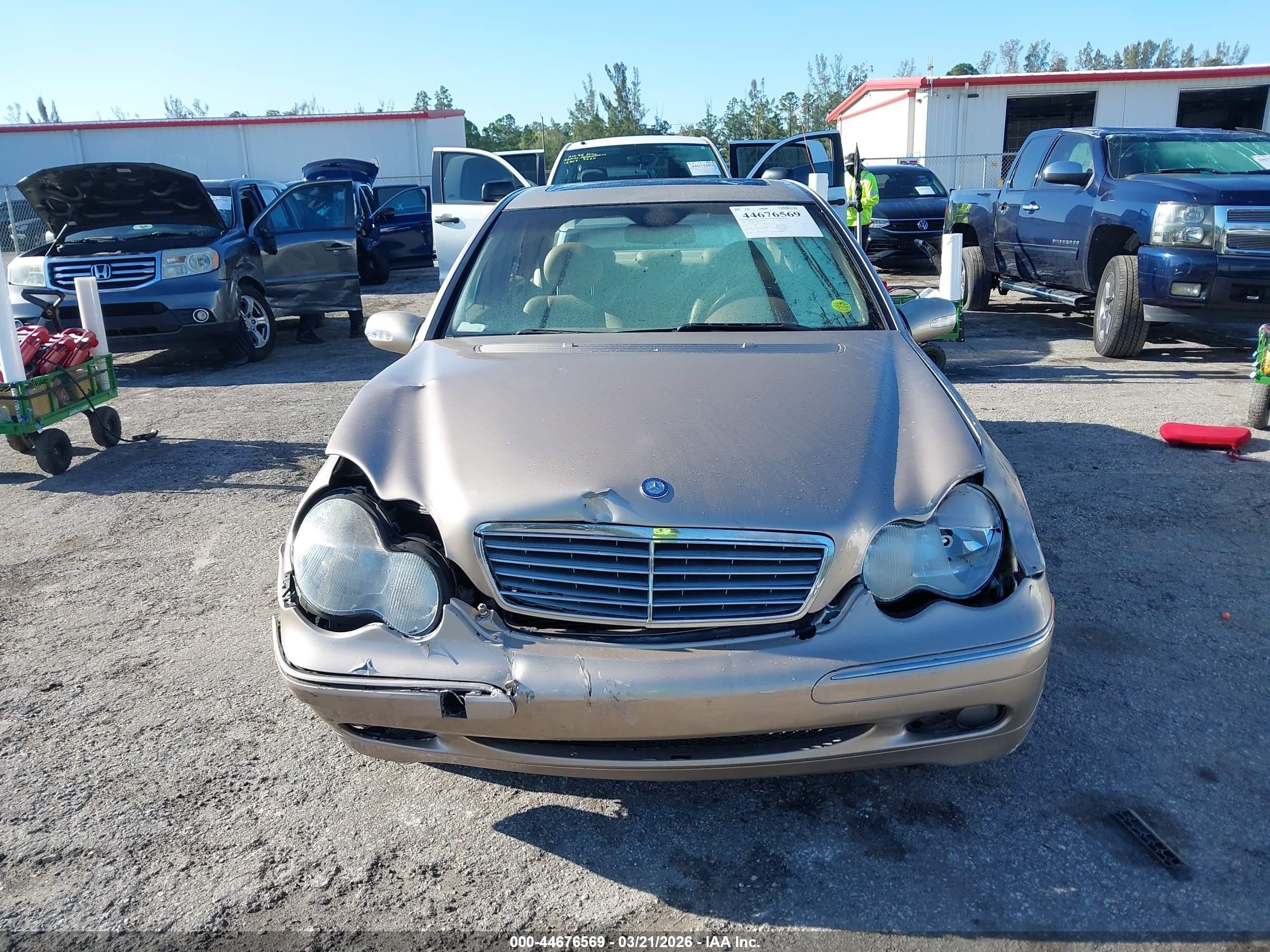 2004 Mercedes-benz C 240   Gold vin: WDBRF61J34A557919
