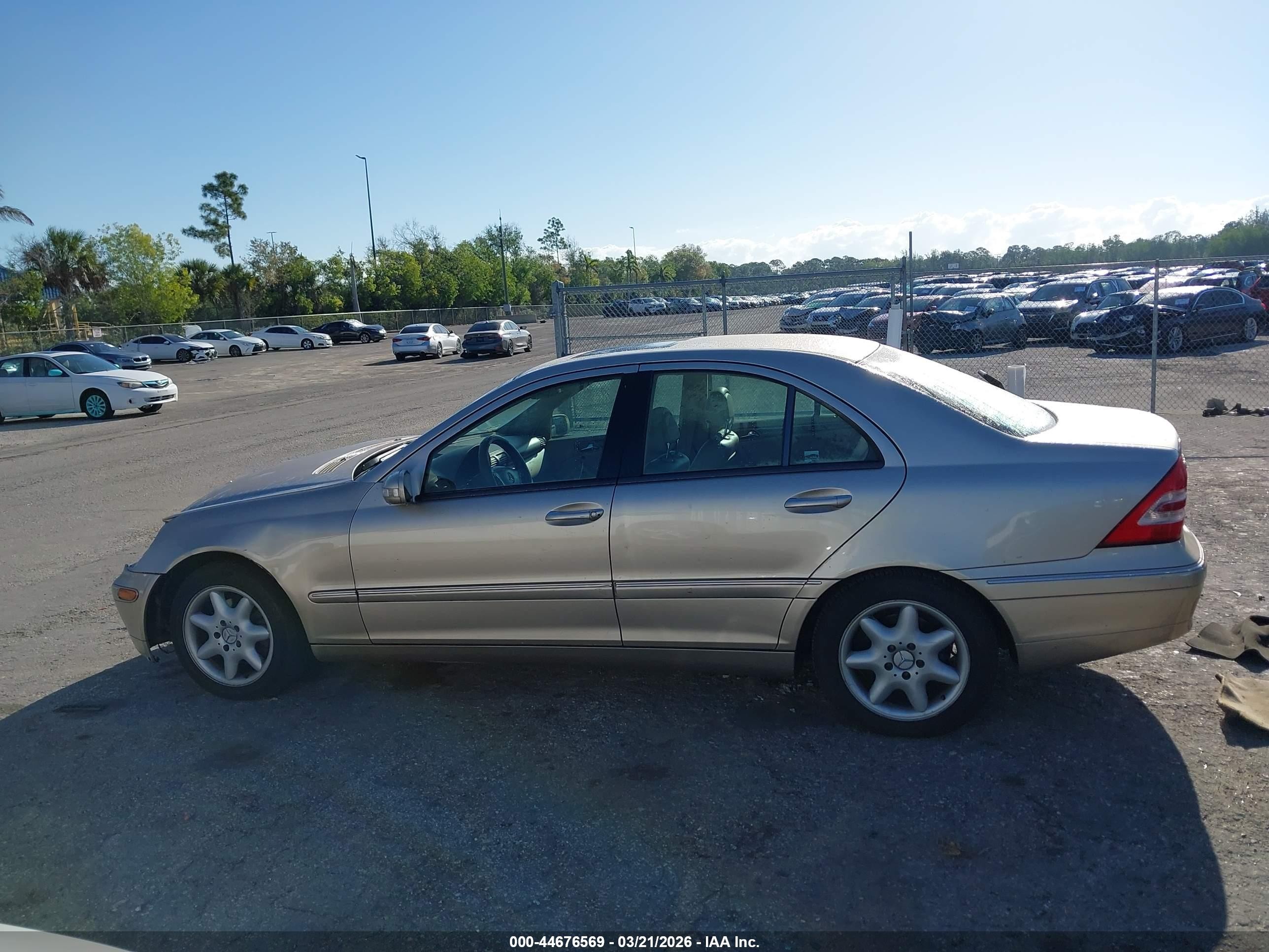 2004 Mercedes-benz C 240   Gold vin: WDBRF61J34A557919