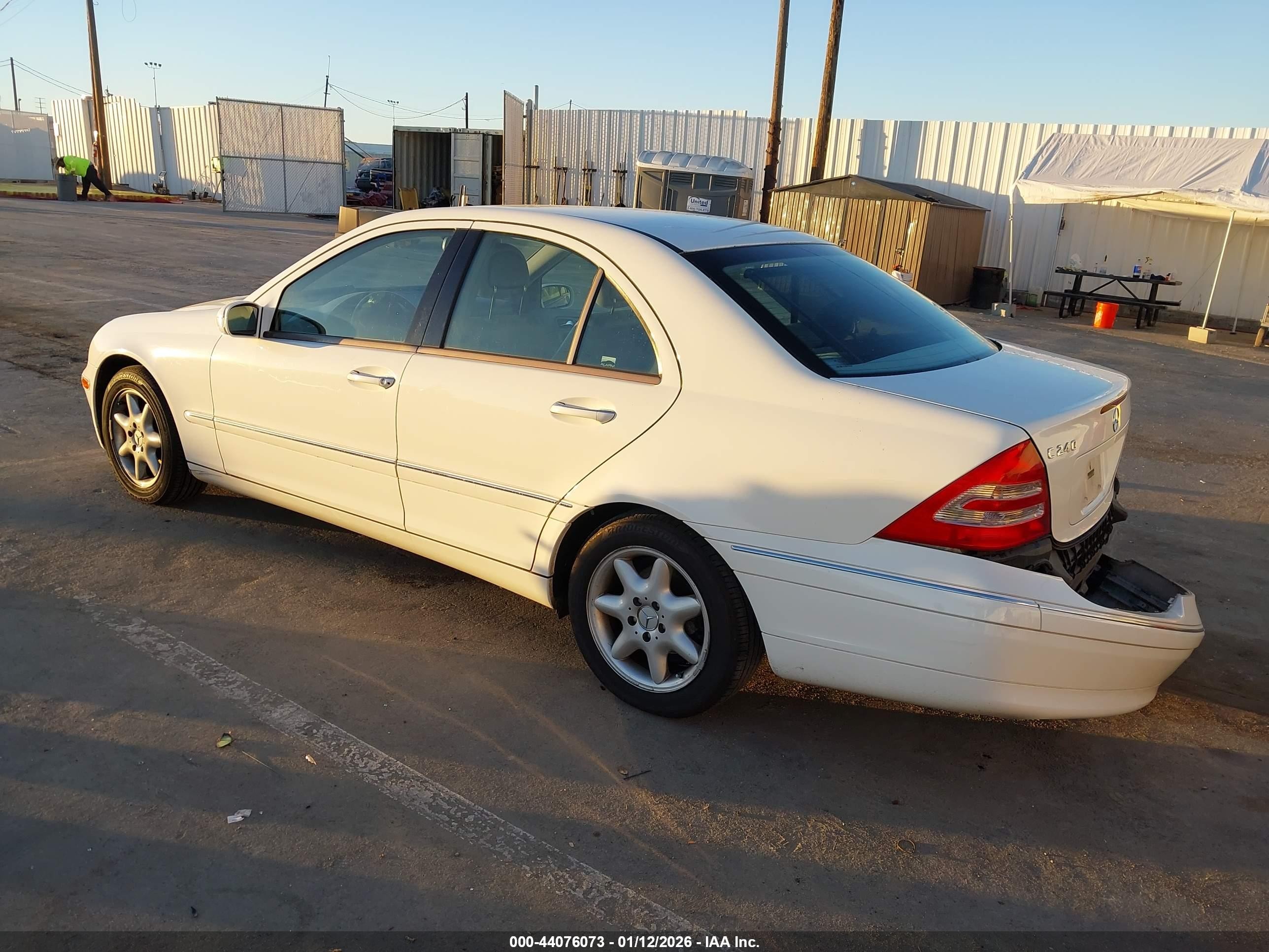 2004 Mercedes-benz C 240   White vin: WDBRF61J34A576616