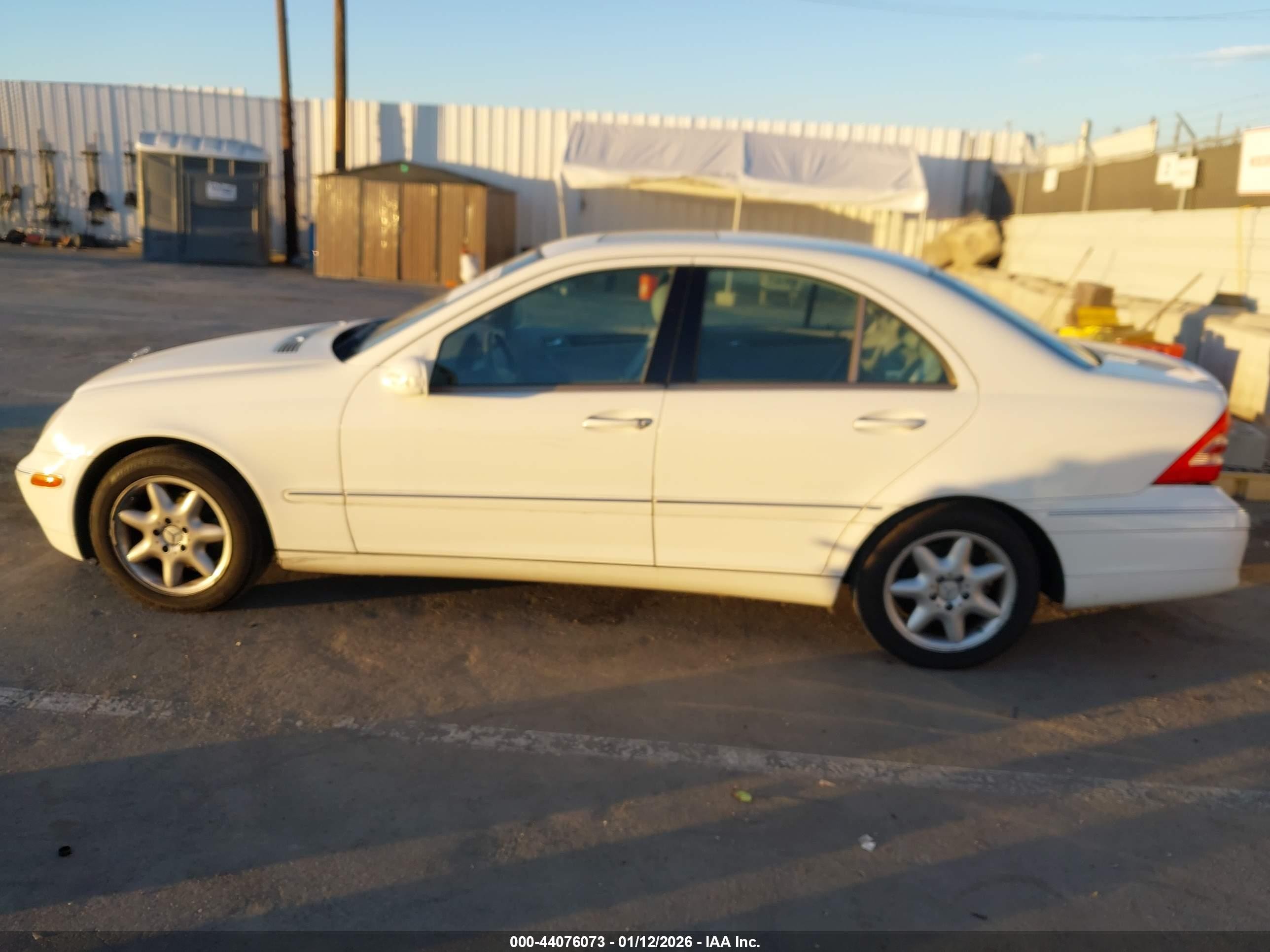 2004 Mercedes-benz C 240   White vin: WDBRF61J34A576616