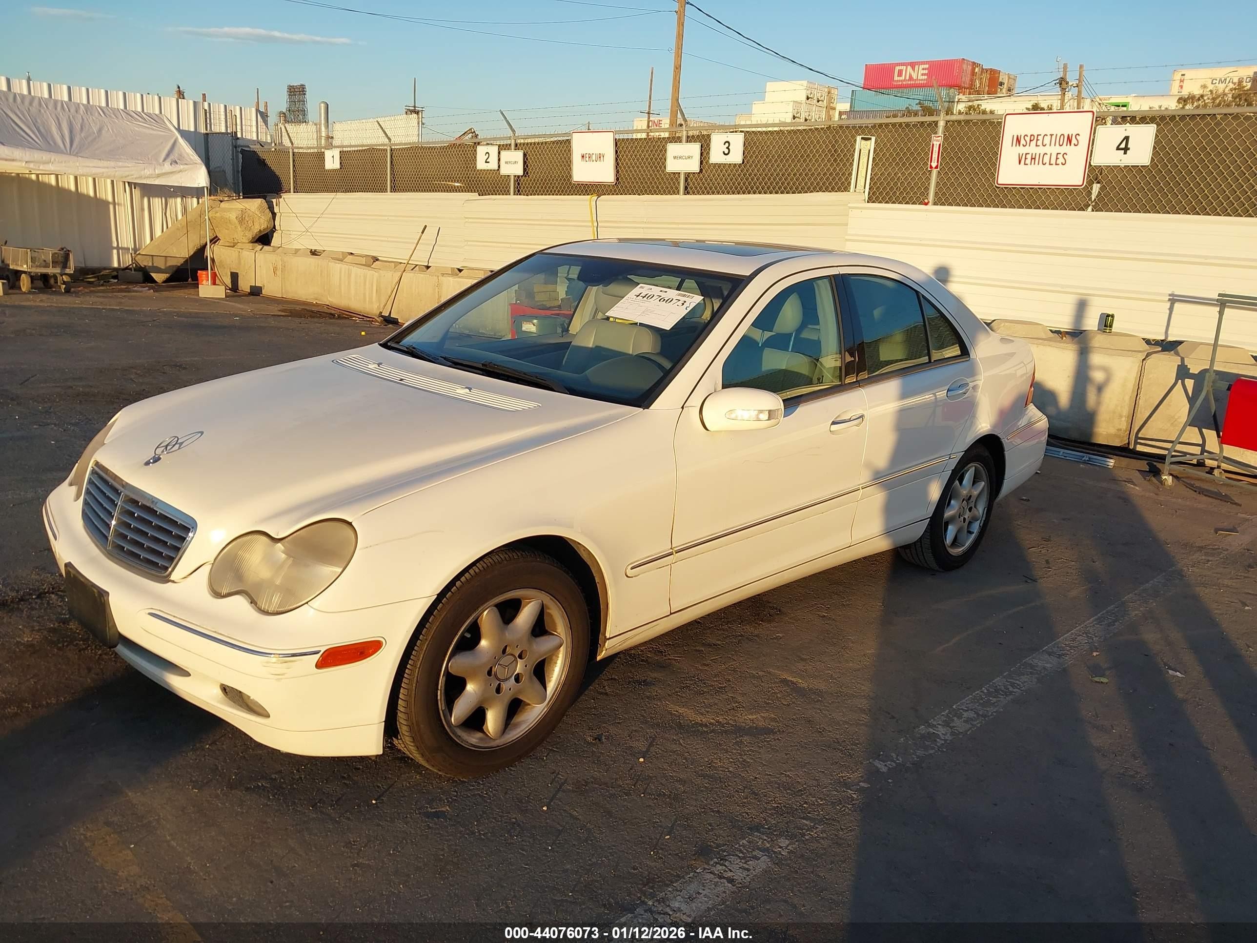 2004 Mercedes-benz C 240   White vin: WDBRF61J34A576616