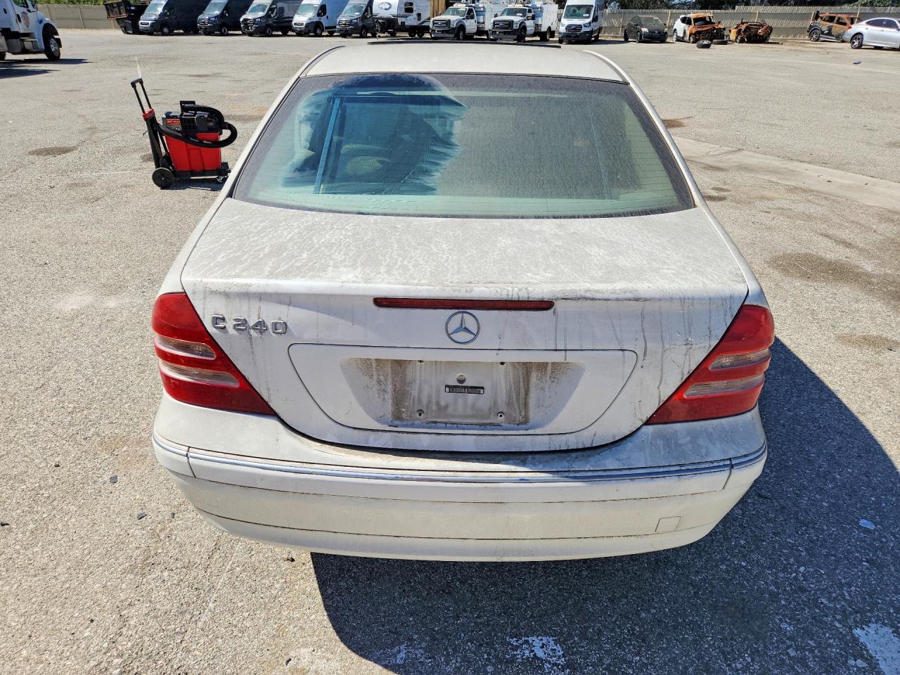 2004 Mercedes-benz C 240 White vin: WDBRF61J34E017785