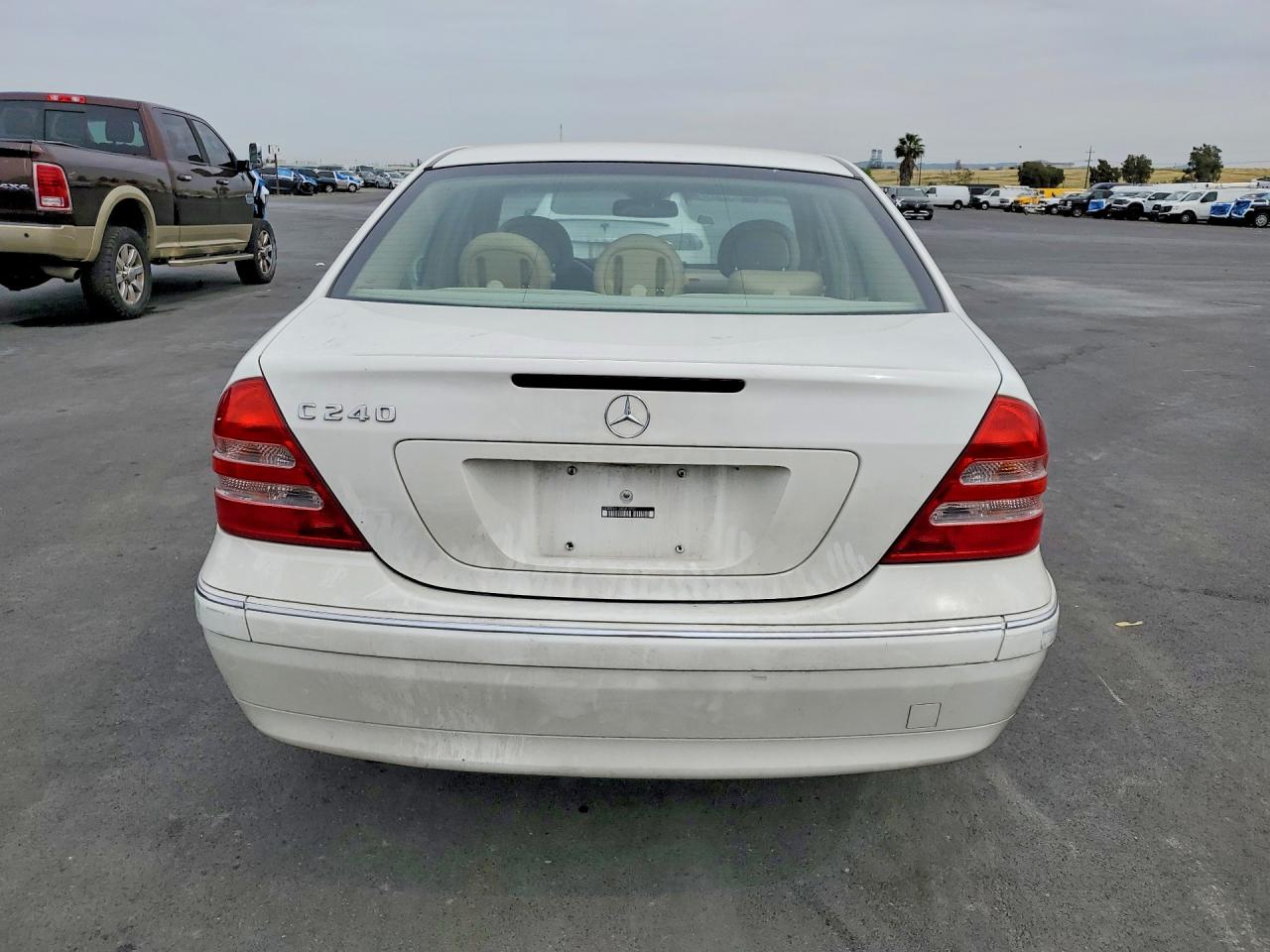 2004 Mercedes-benz C 240 White vin: WDBRF61J34E017981
