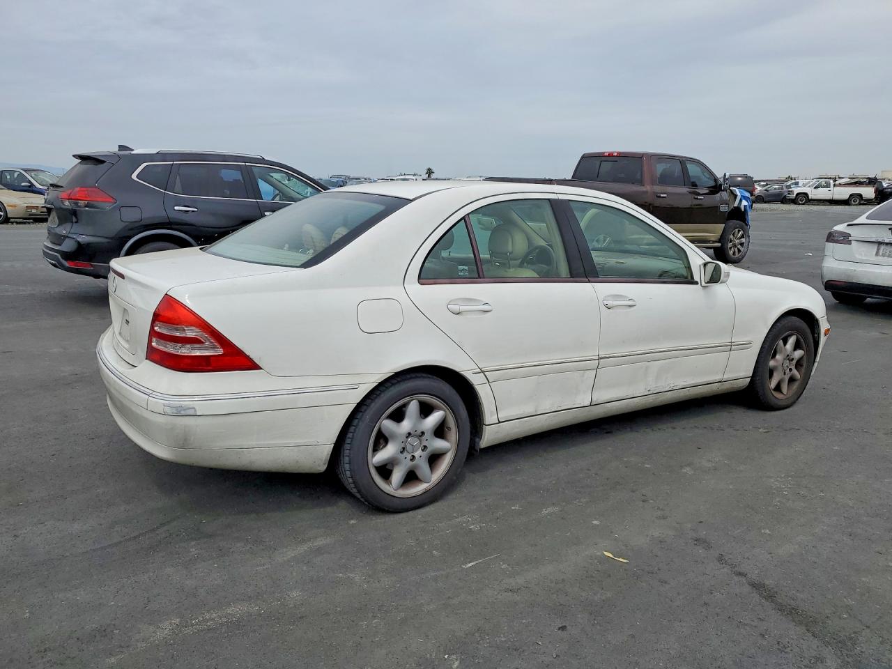 2004 Mercedes-benz C 240 White vin: WDBRF61J34E017981