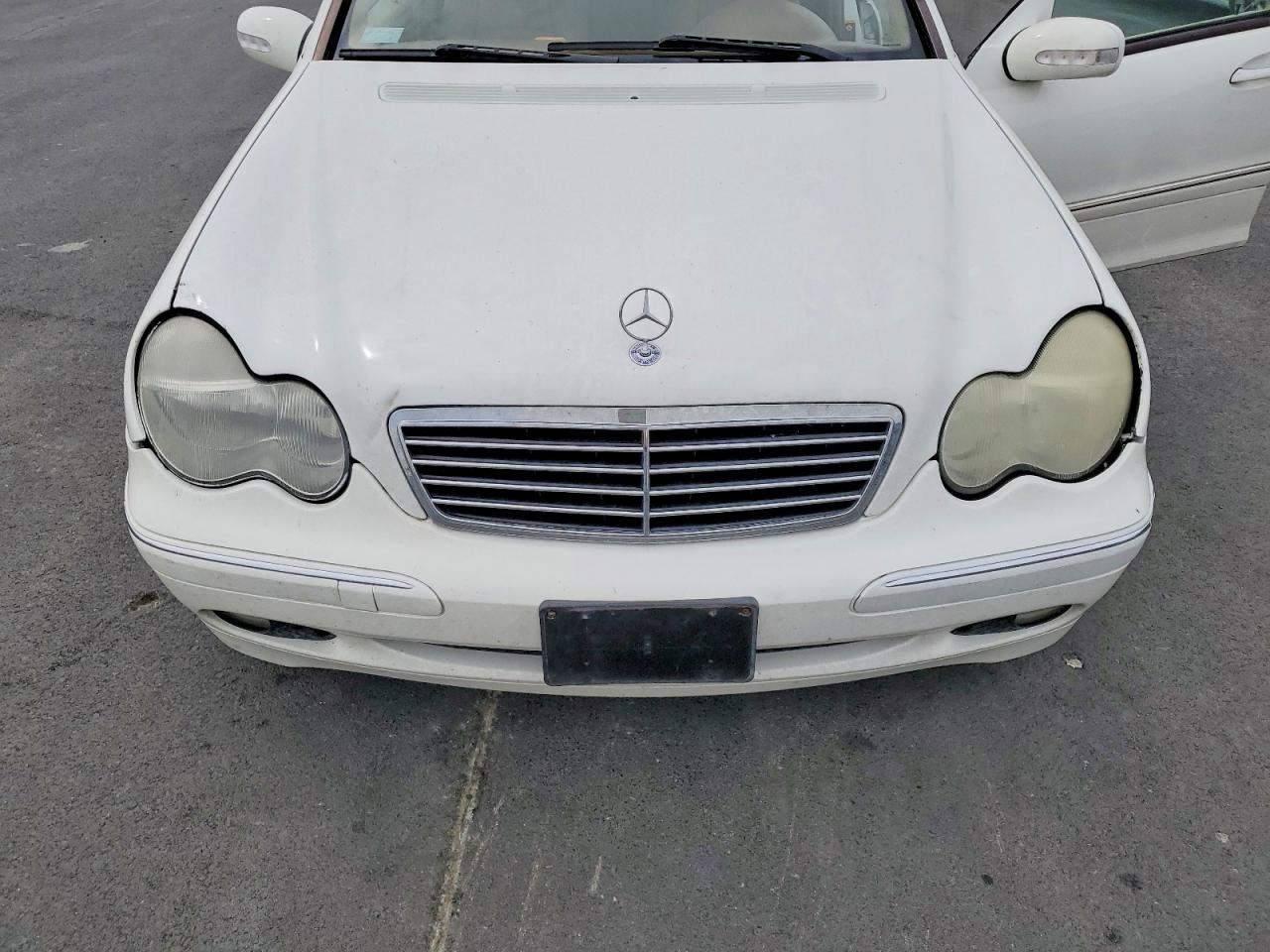 2004 Mercedes-benz C 240 White vin: WDBRF61J34E017981