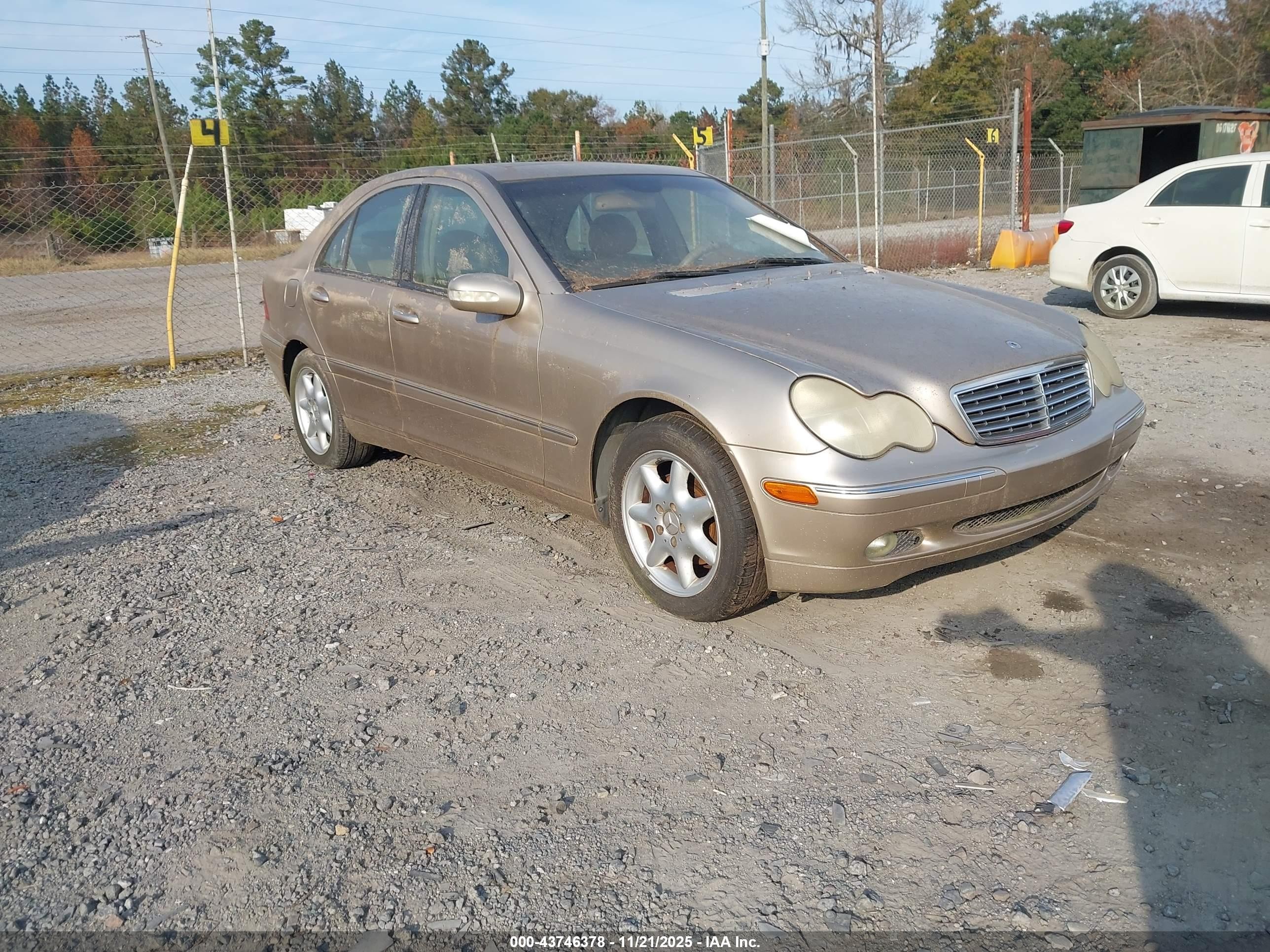 2004 Mercedes-benz C 240   Gold vin: WDBRF61J34E019309