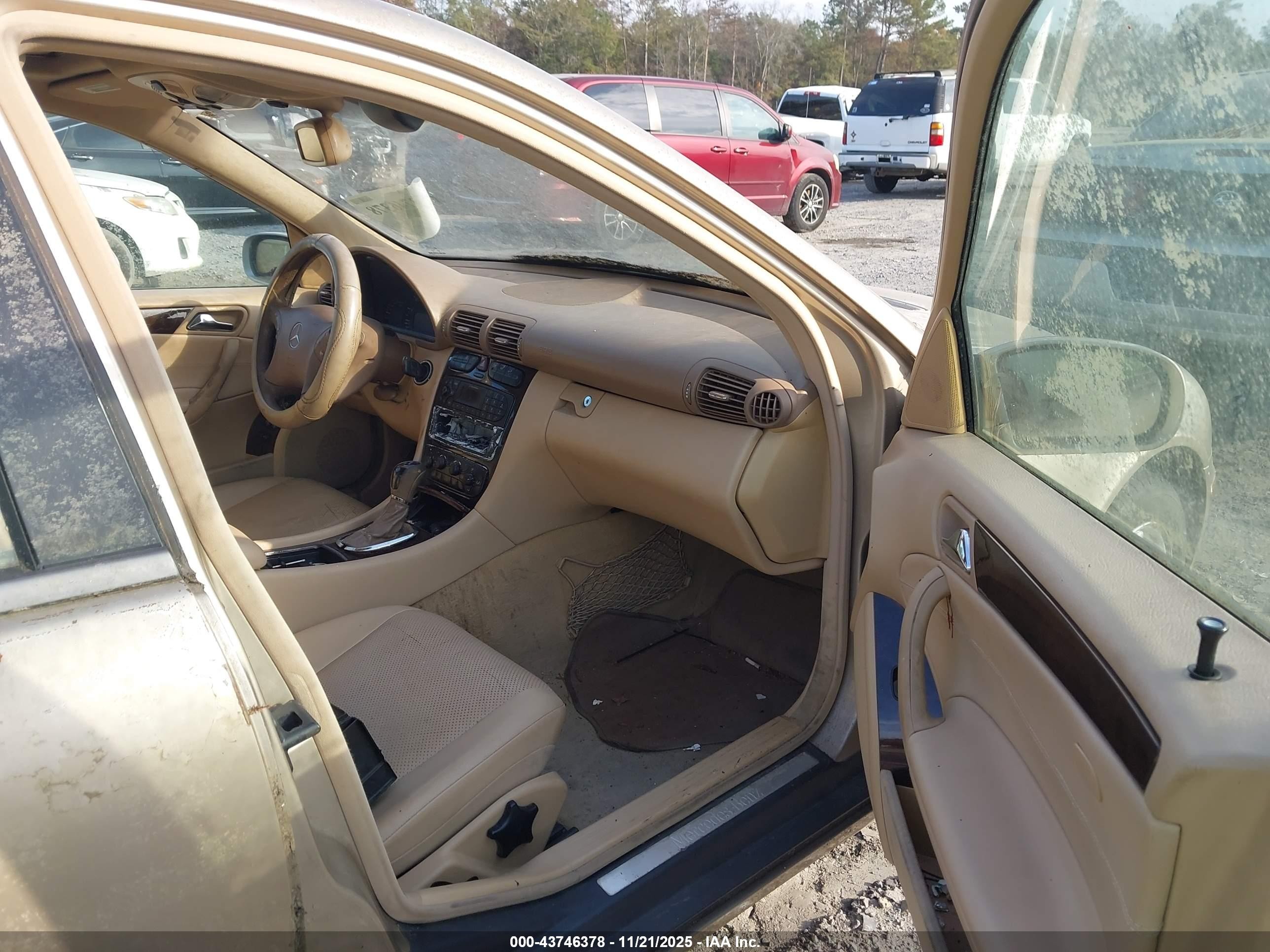 2004 Mercedes-benz C 240   Gold vin: WDBRF61J34E019309