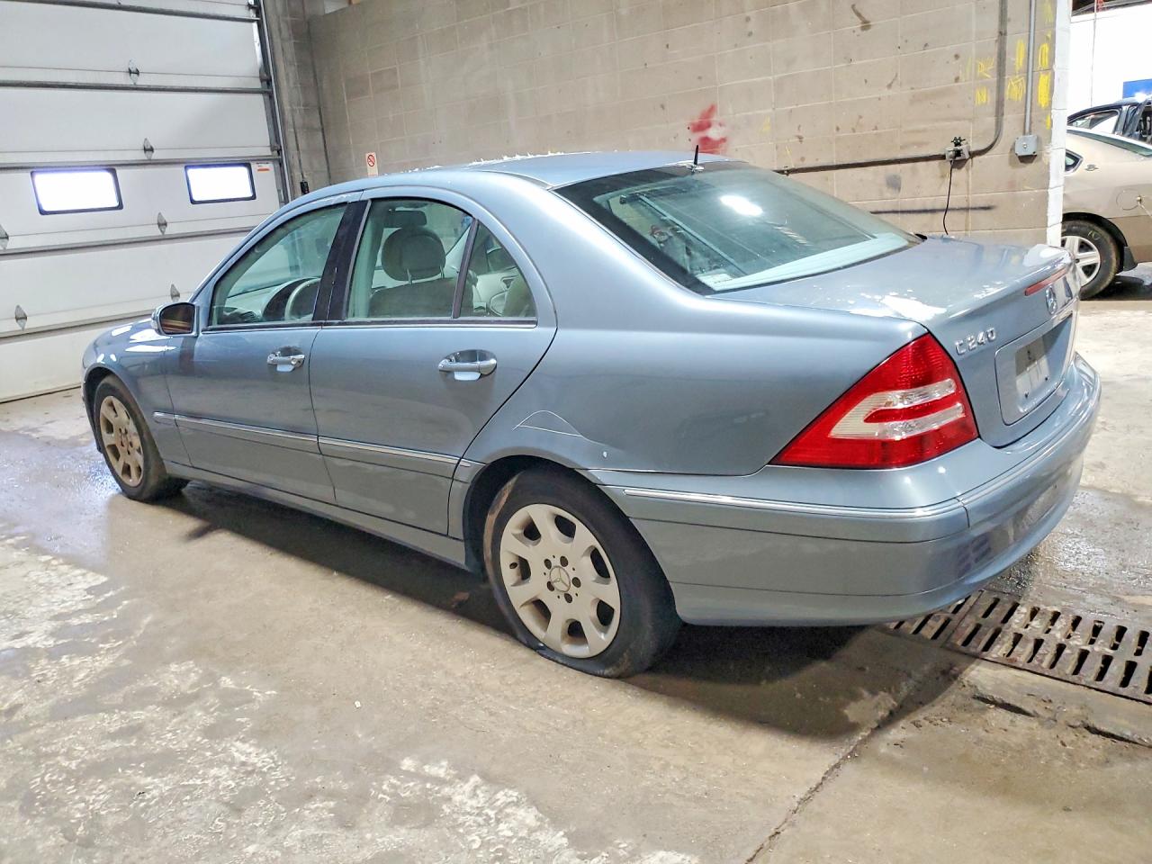 2005 Mercedes-benz C240 Sport Синий vin: WDBRF61J35A652837