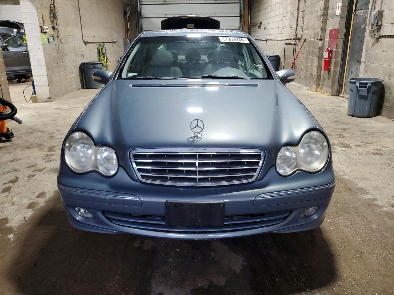 2005 Mercedes-benz C240 Sport Синий vin: WDBRF61J35A652837