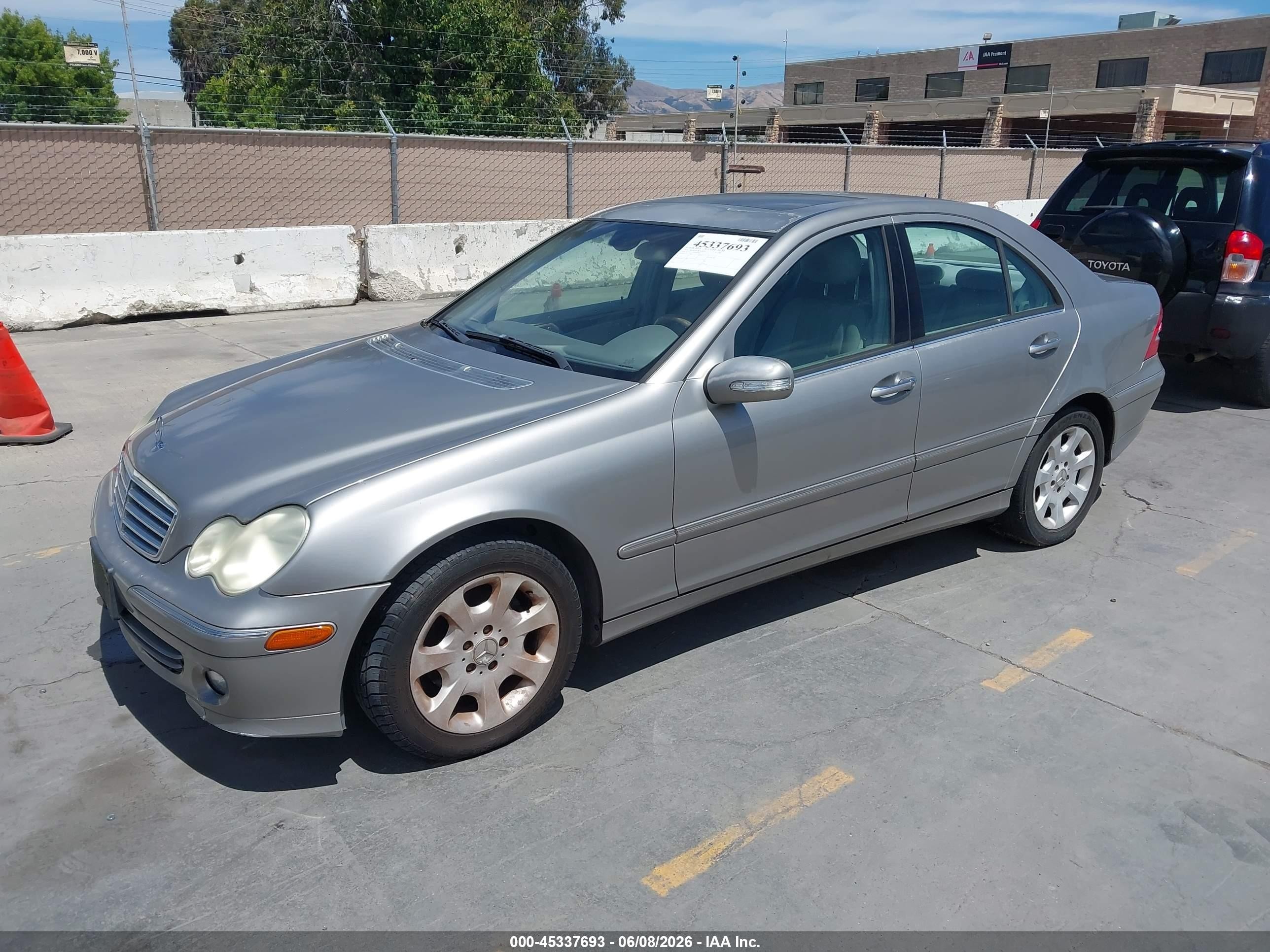 2005 Mercedes-benz C 240 Luxury Серебряный vin: WDBRF61J35A655043