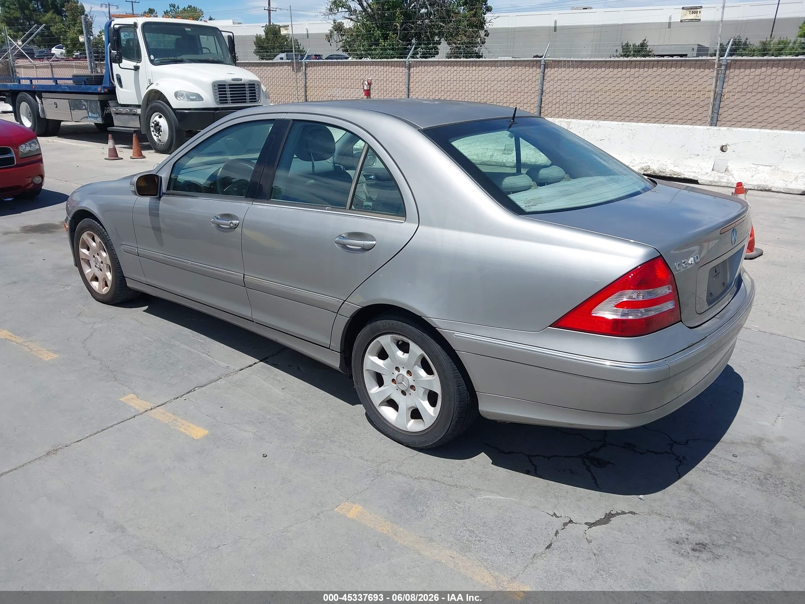 2005 Mercedes-benz C 240 Luxury Серебряный vin: WDBRF61J35A655043