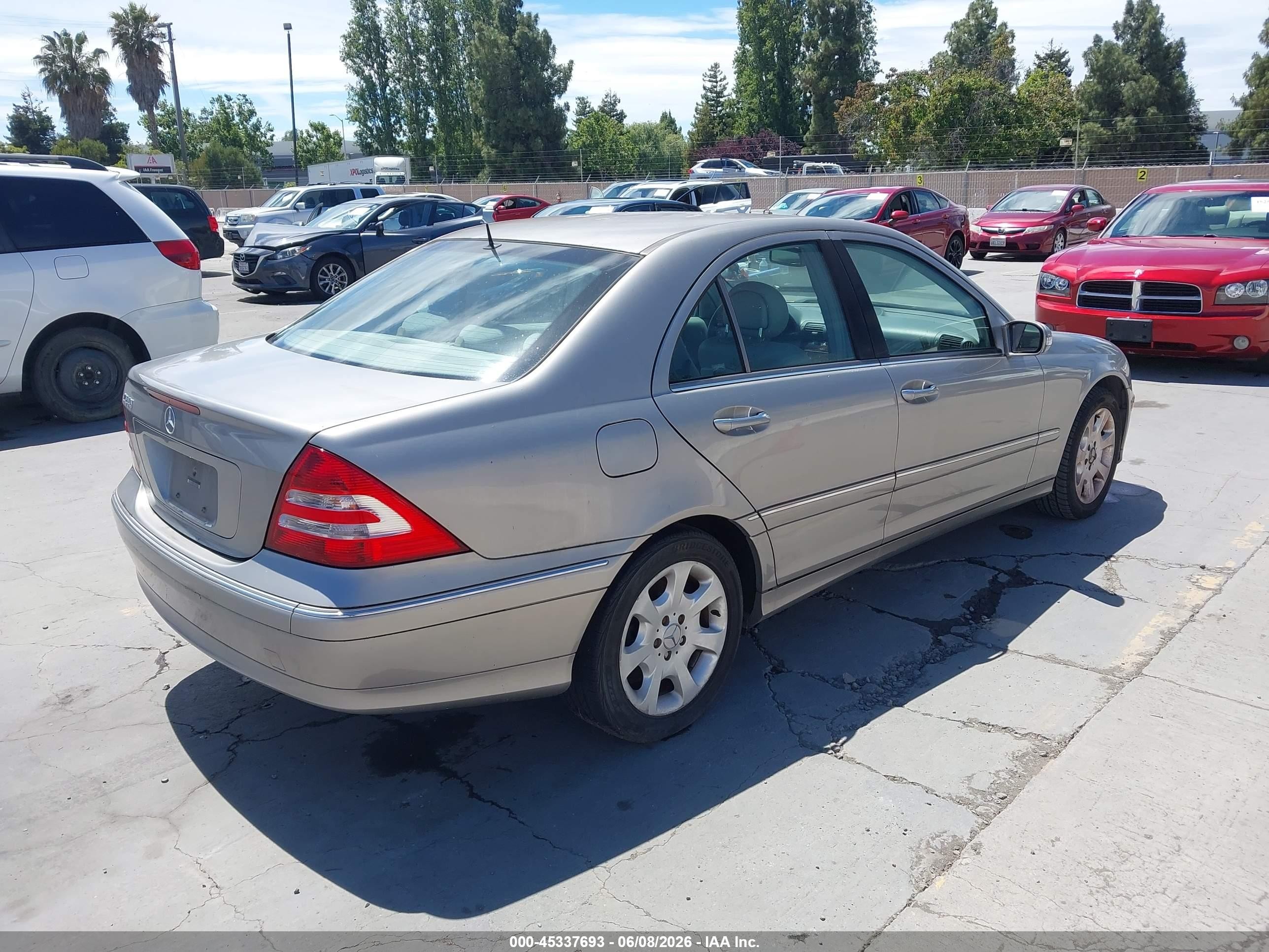 2005 Mercedes-benz C 240 Luxury Серебряный vin: WDBRF61J35A655043