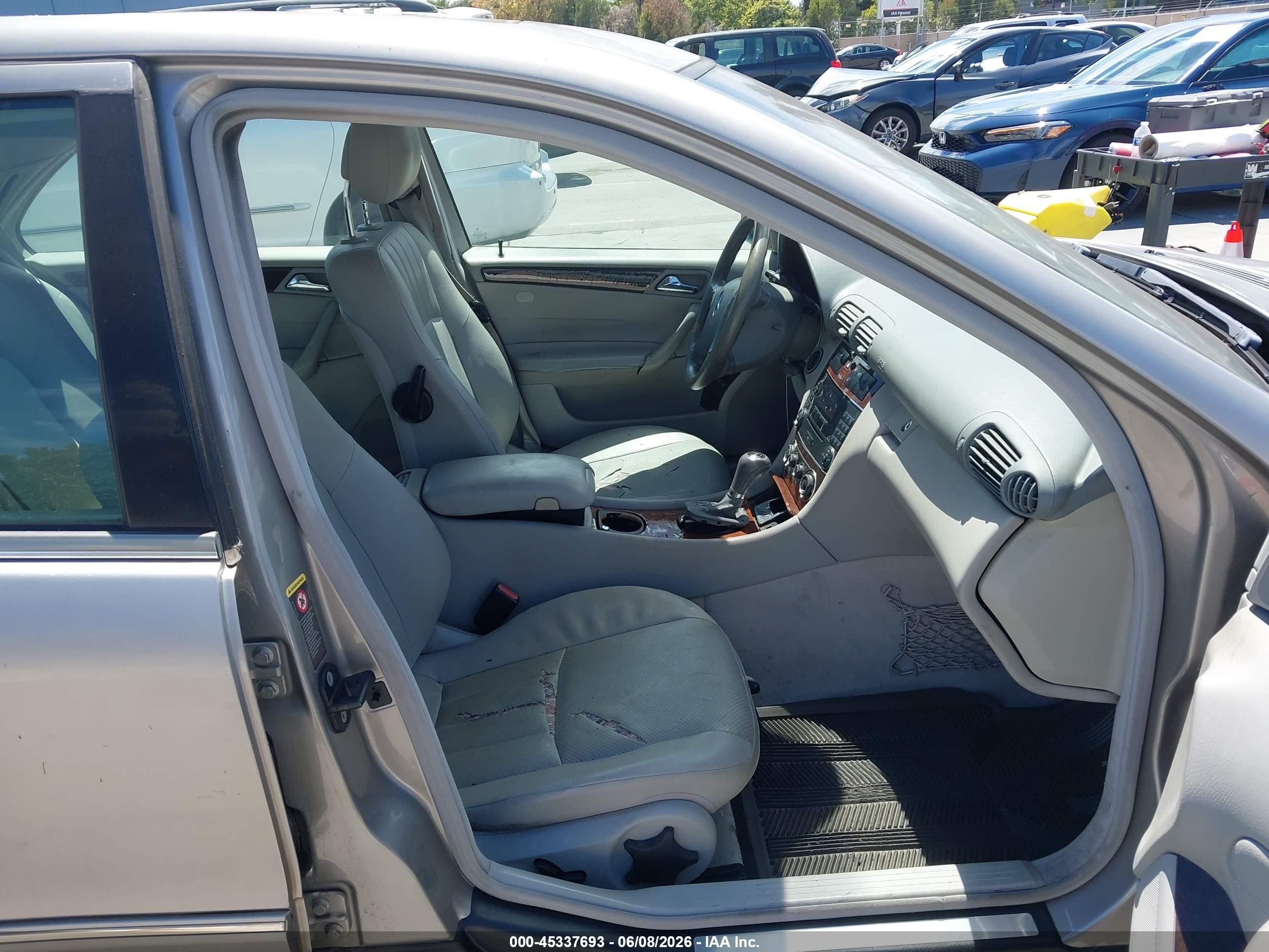 2005 Mercedes-benz C 240 Luxury Серебряный vin: WDBRF61J35A655043