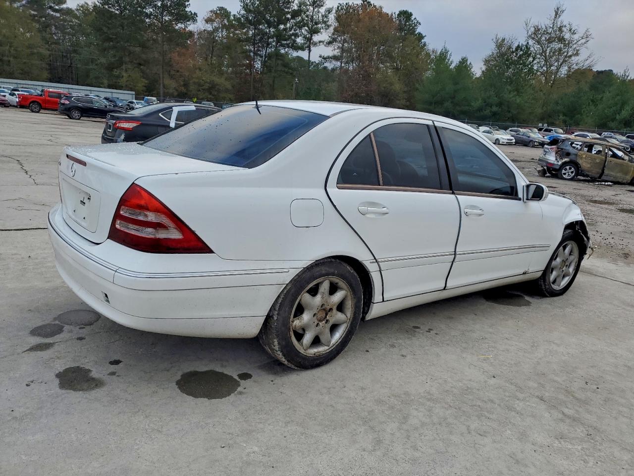 2001 Mercedes-benz C 240 White vin: WDBRF61J41F031913
