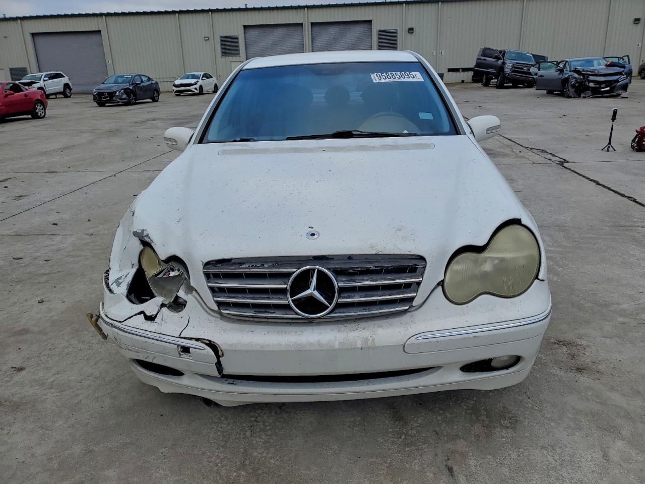 2001 Mercedes-benz C 240 White vin: WDBRF61J41F031913