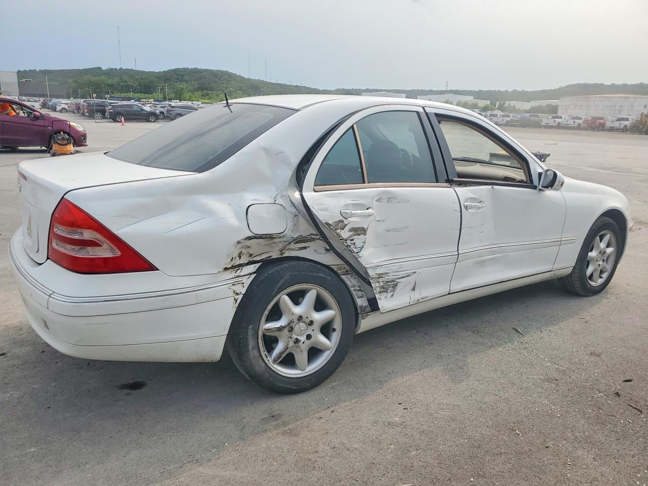2001 Mercedes-benz C 240 White vin: WDBRF61J41F093330
