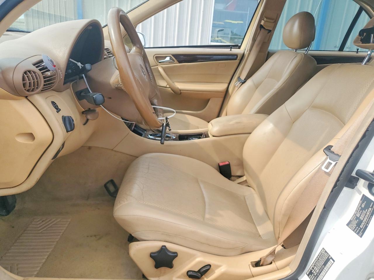 2001 Mercedes-benz C 240 White vin: WDBRF61J41F093330