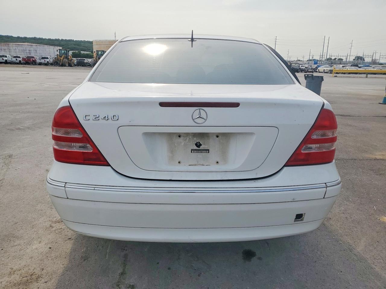 2001 Mercedes-benz C 240 White vin: WDBRF61J41F093330