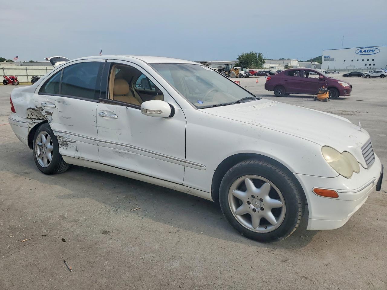 2001 Mercedes-benz C 240 White vin: WDBRF61J41F093330