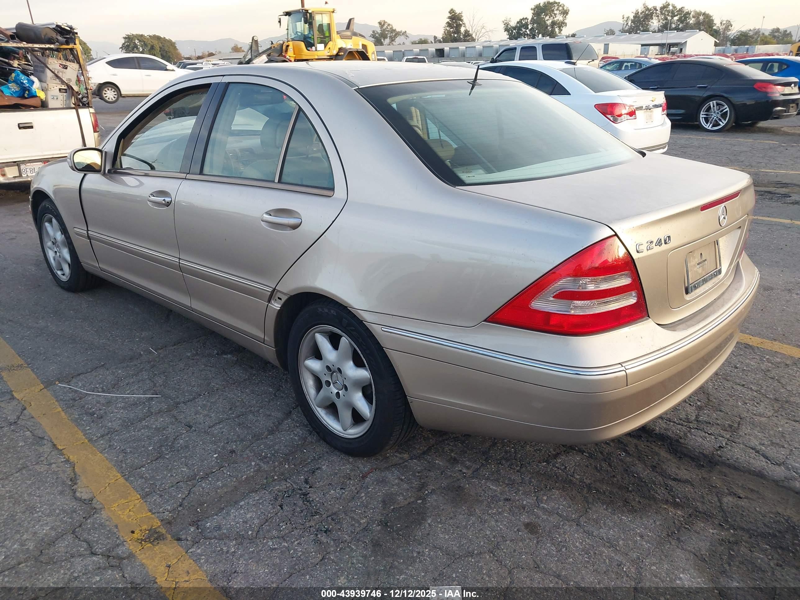 2002 Mercedes-benz C 240   Бежевый vin: WDBRF61J42E003438