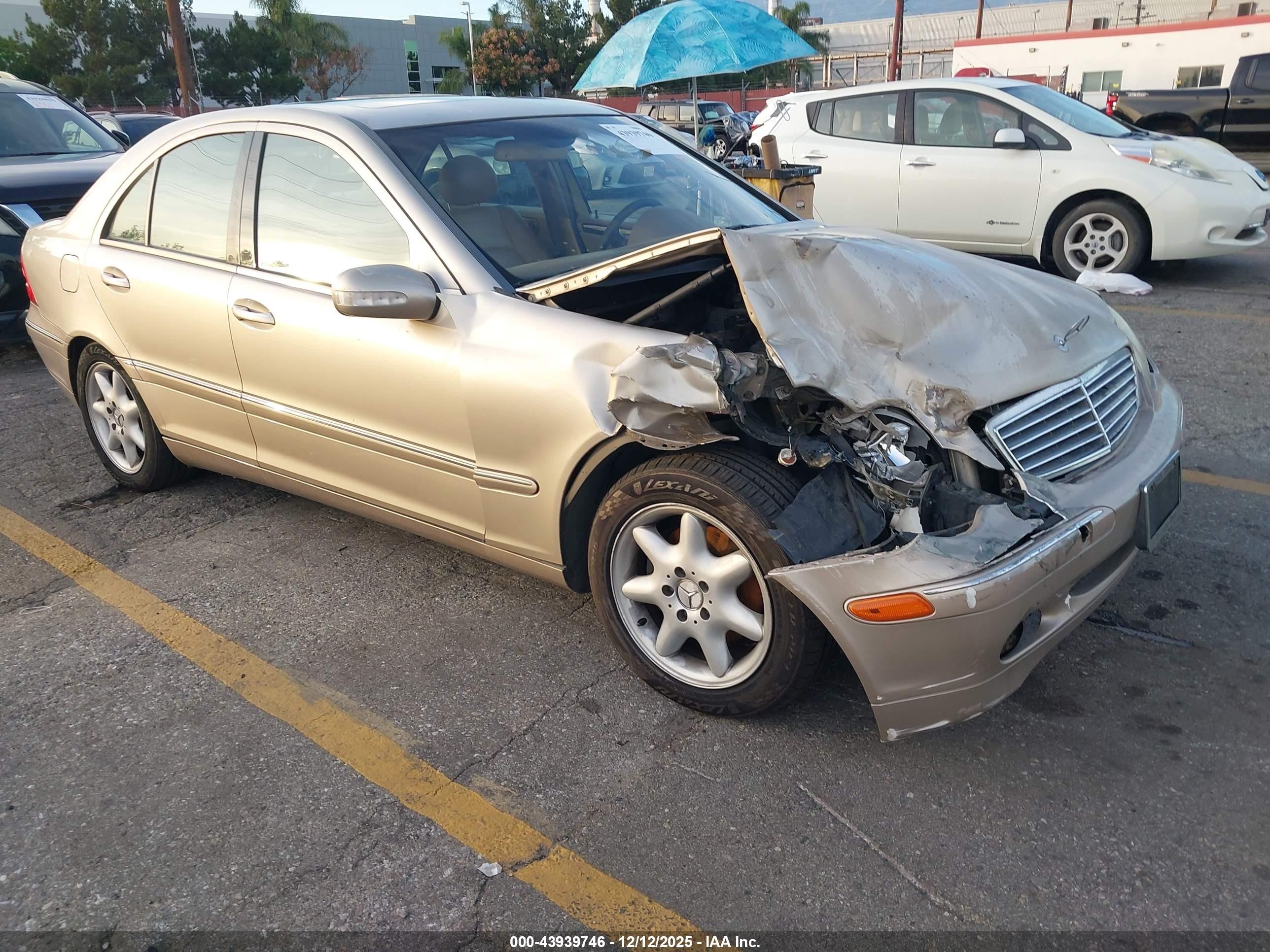 2002 Mercedes-benz C 240   Бежевый vin: WDBRF61J42E003438