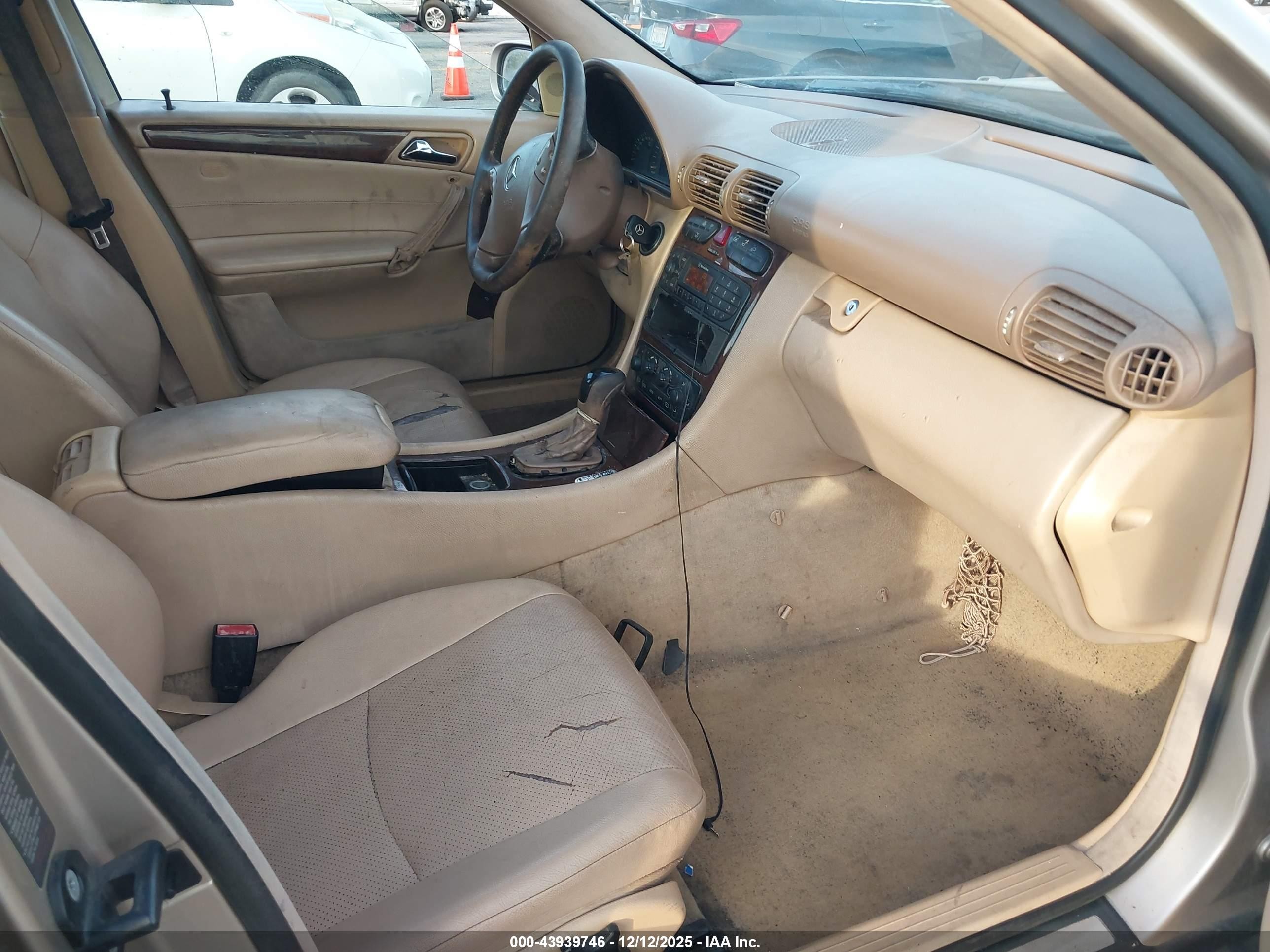 2002 Mercedes-benz C 240   Бежевый vin: WDBRF61J42E003438