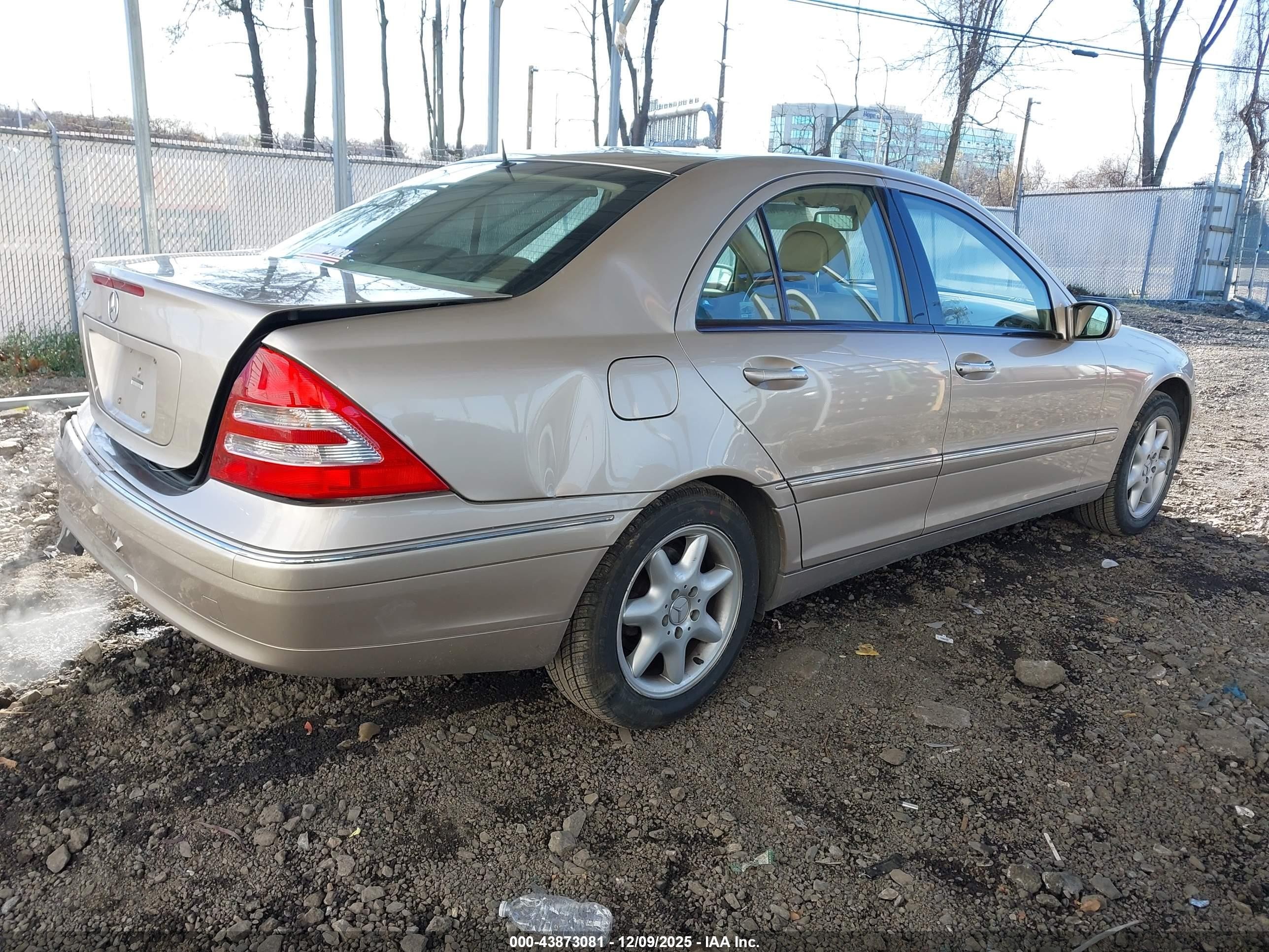 2002 Mercedes-benz C 240   Gold vin: WDBRF61J42E005710