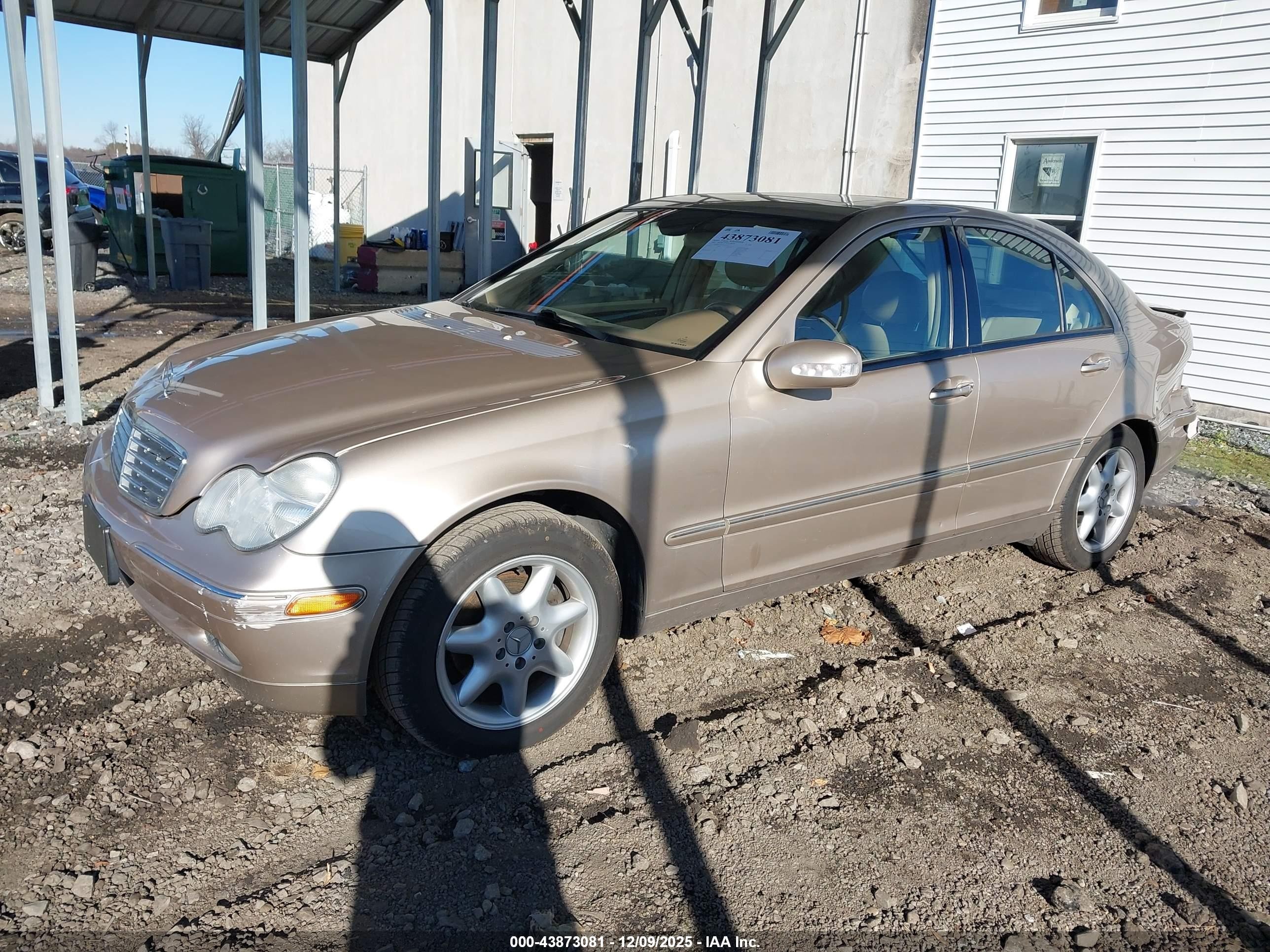2002 Mercedes-benz C 240   Gold vin: WDBRF61J42E005710