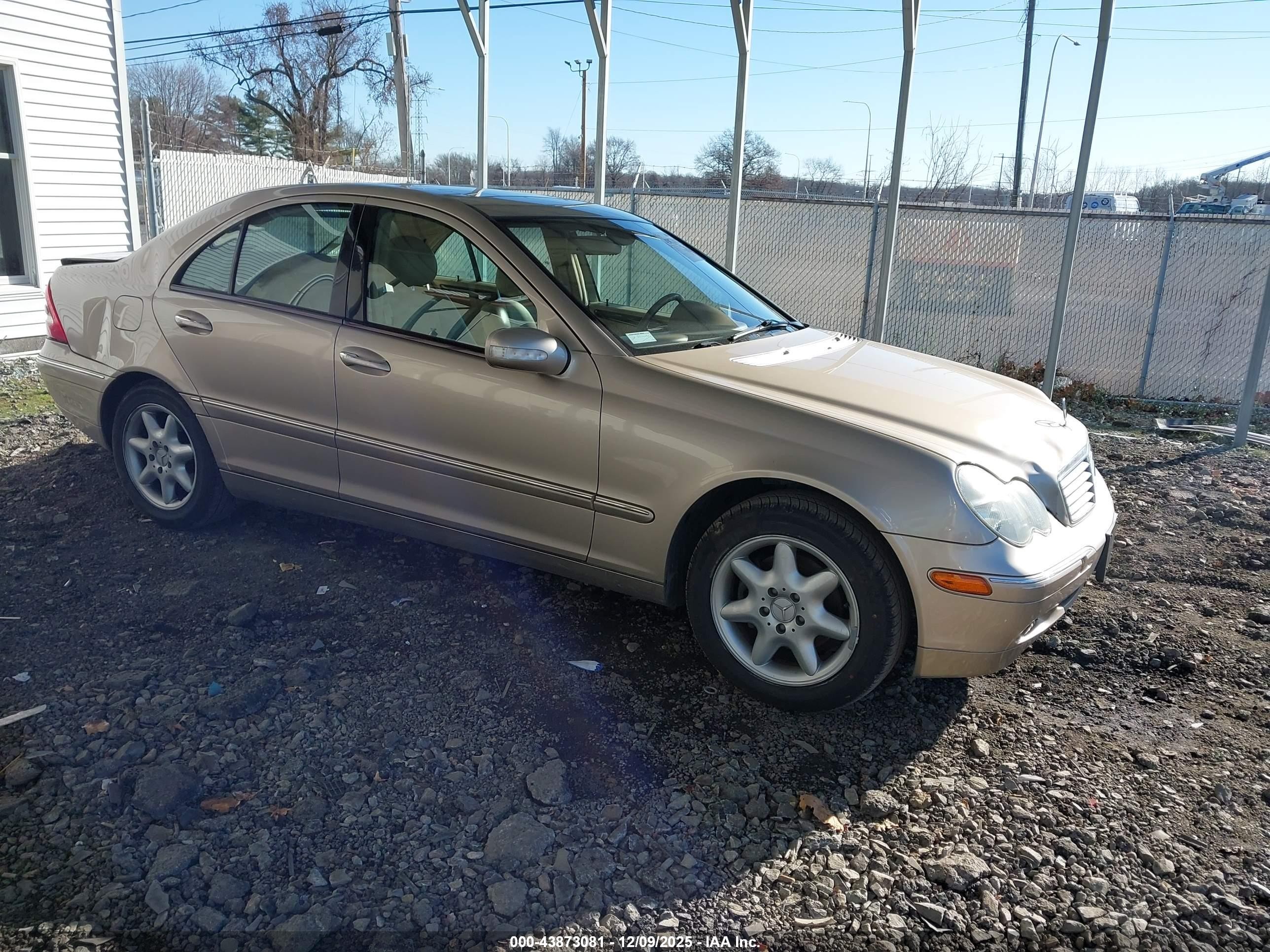 2002 Mercedes-benz C 240   Gold vin: WDBRF61J42E005710