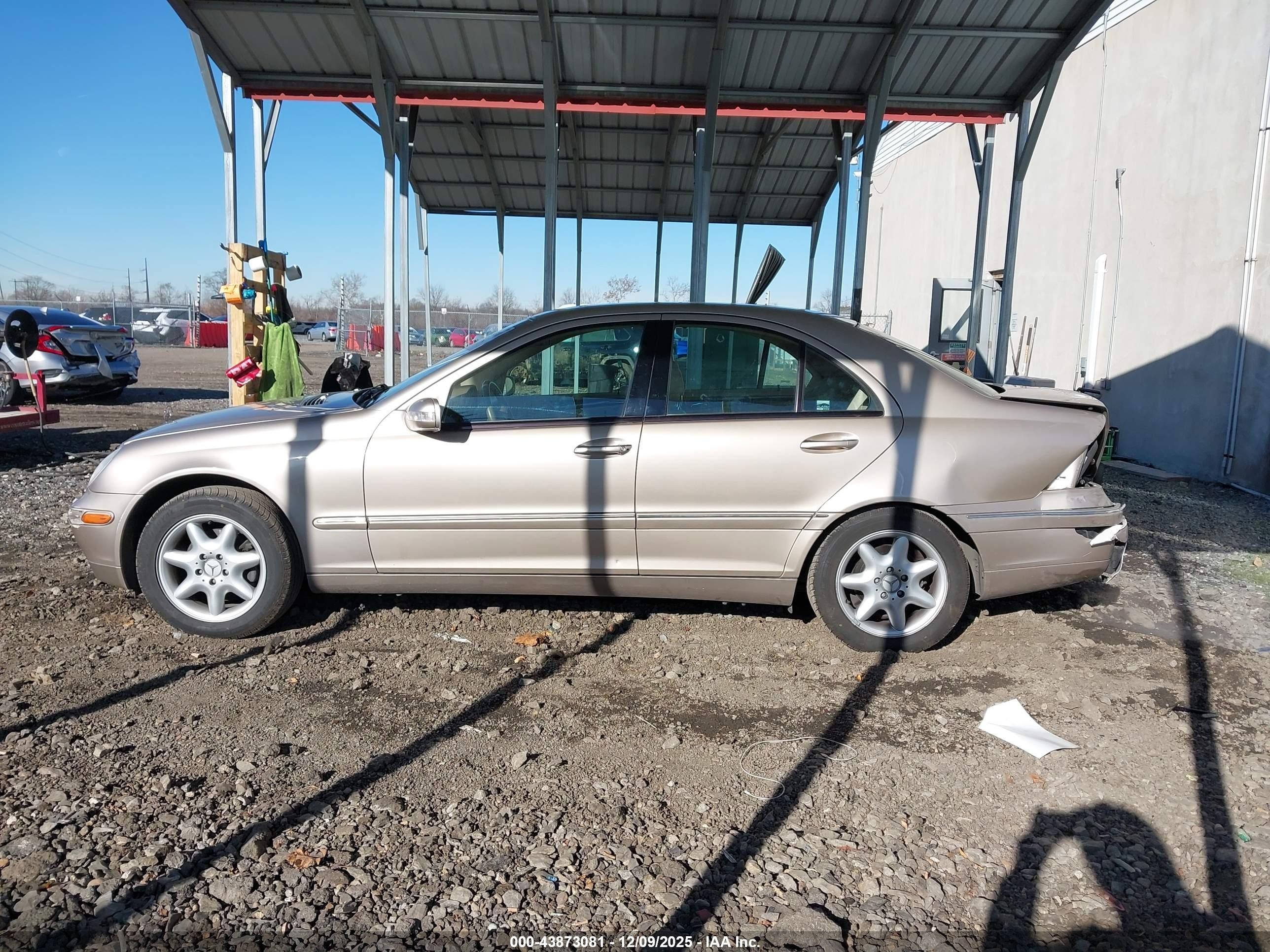 2002 Mercedes-benz C 240   Gold vin: WDBRF61J42E005710