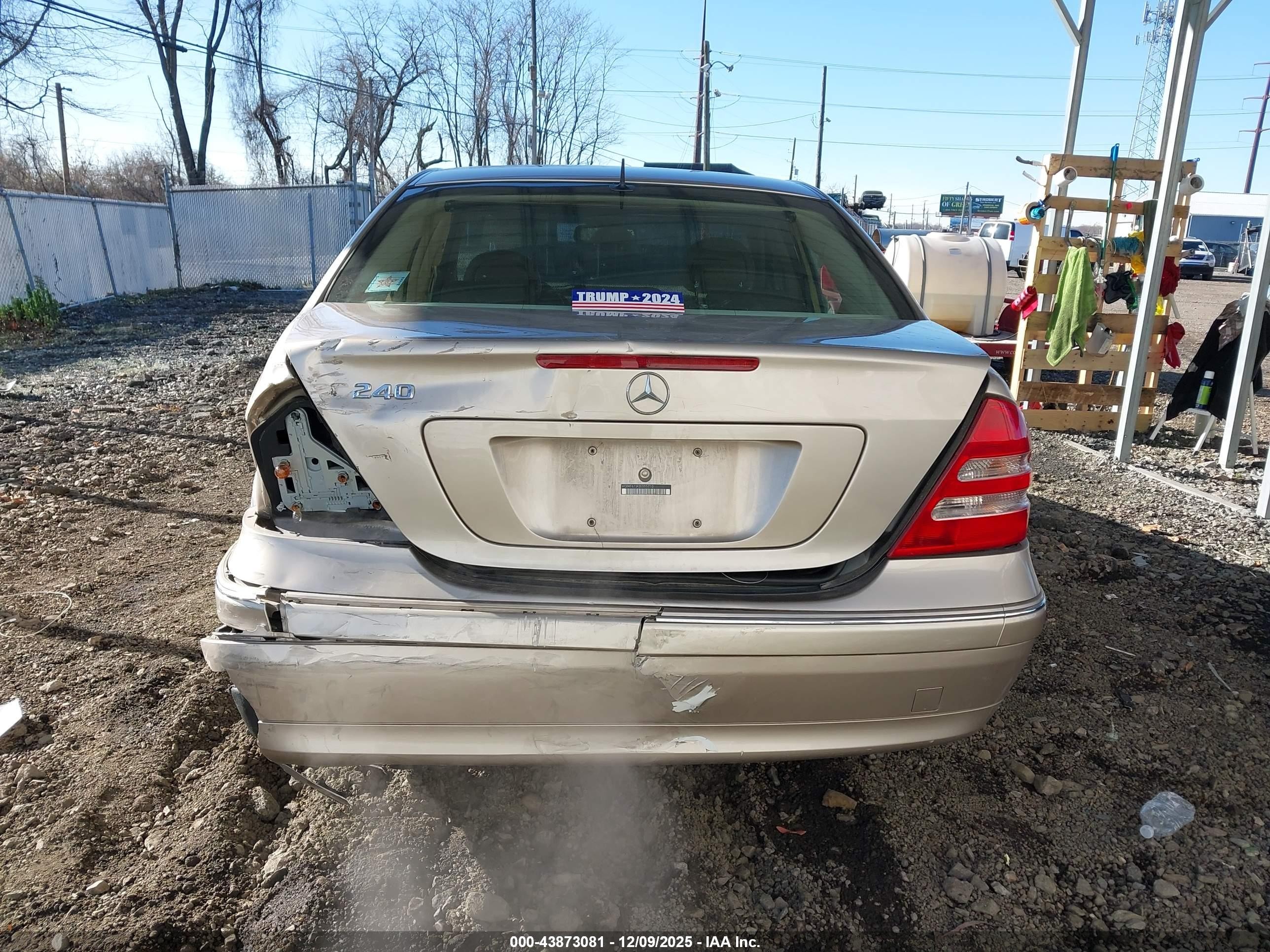 2002 Mercedes-benz C 240   Gold vin: WDBRF61J42E005710