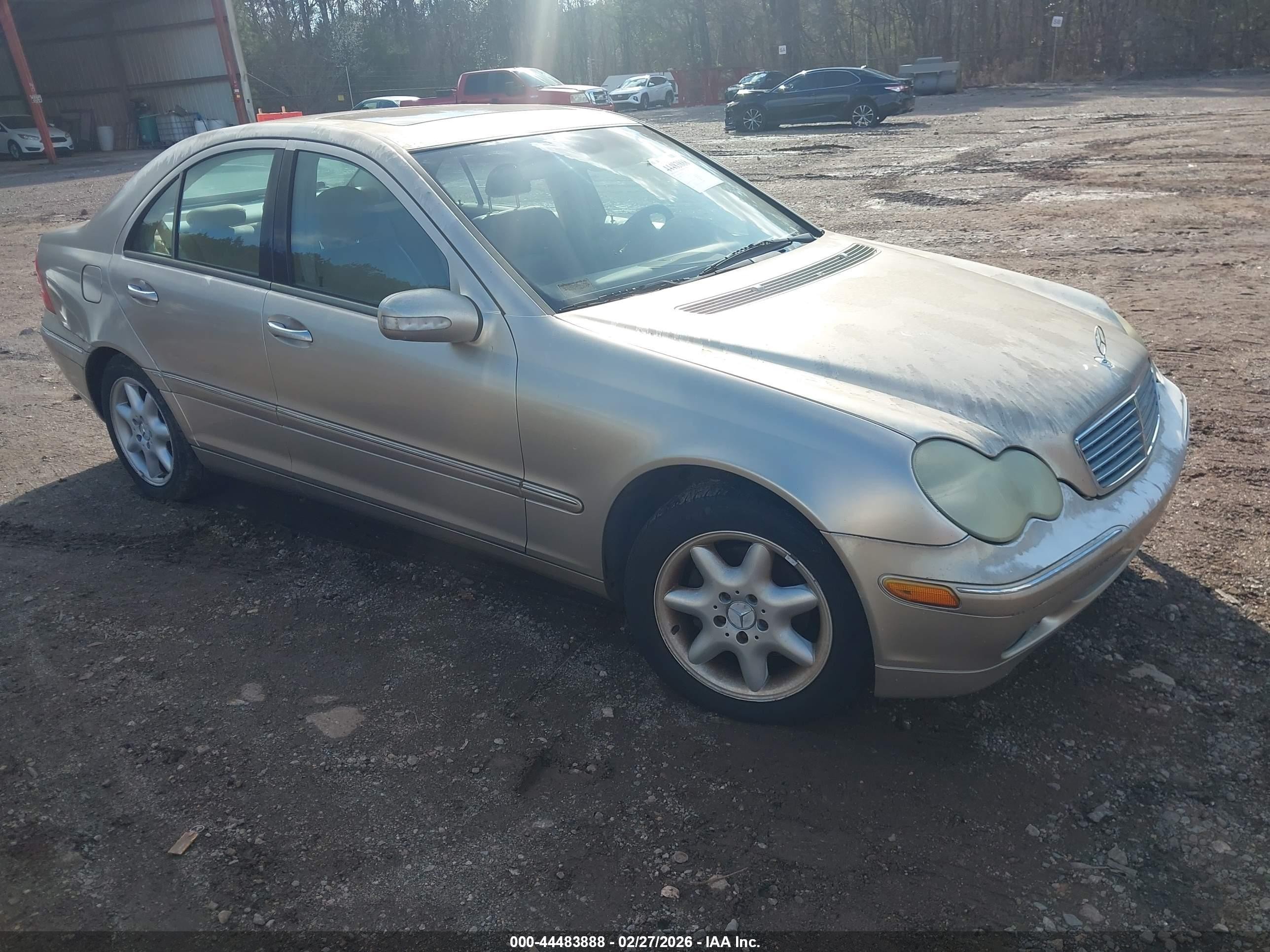 2002 Mercedes-benz C 240   Золотой vin: WDBRF61J42F209790