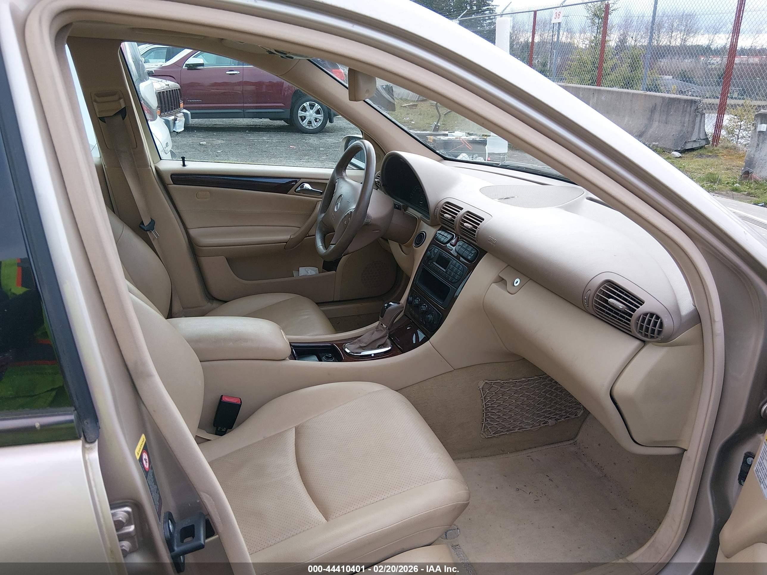 2002 Mercedes-benz C 240   Gold vin: WDBRF61J42F284182