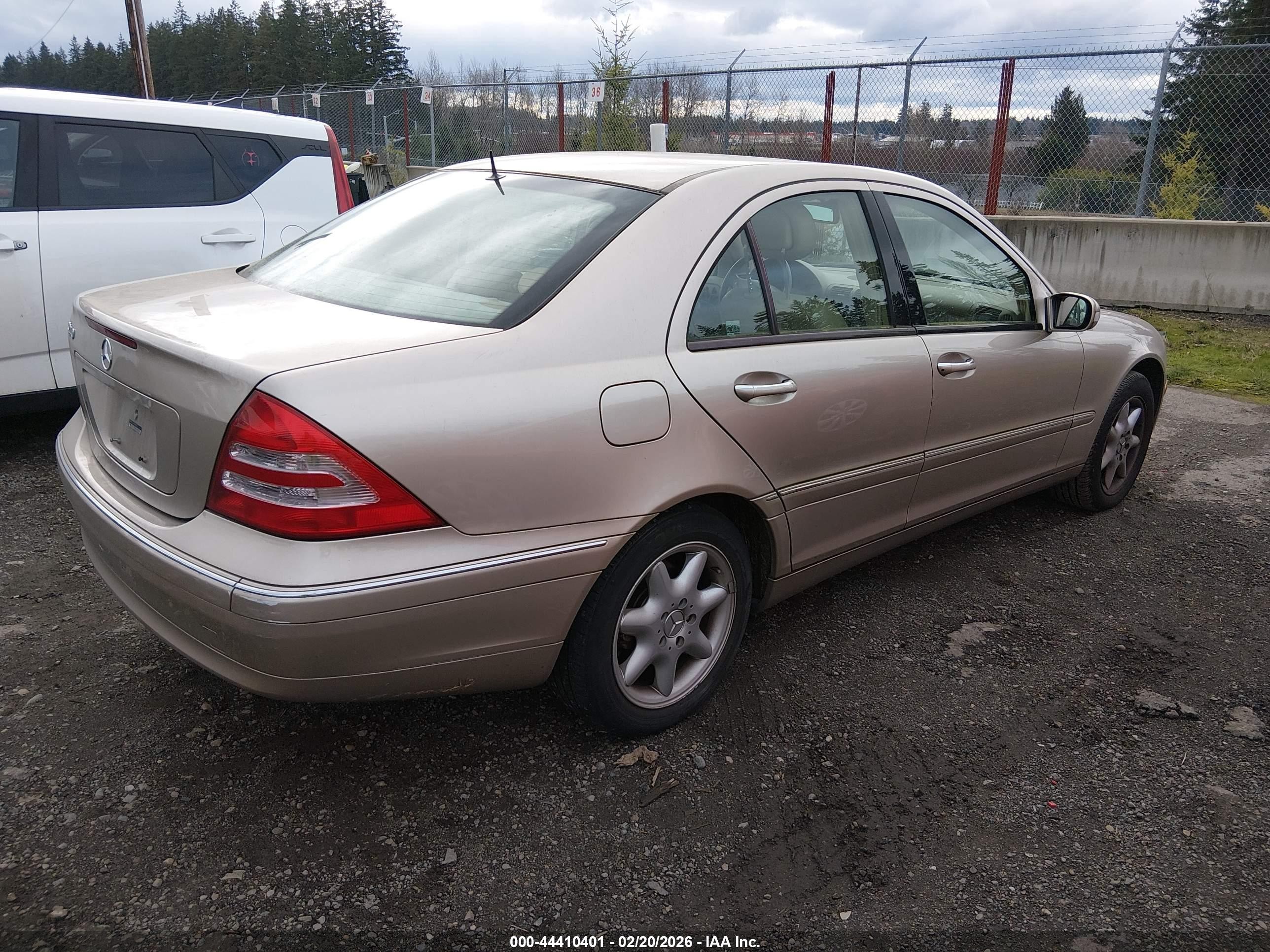 2002 Mercedes-benz C 240   Gold vin: WDBRF61J42F284182