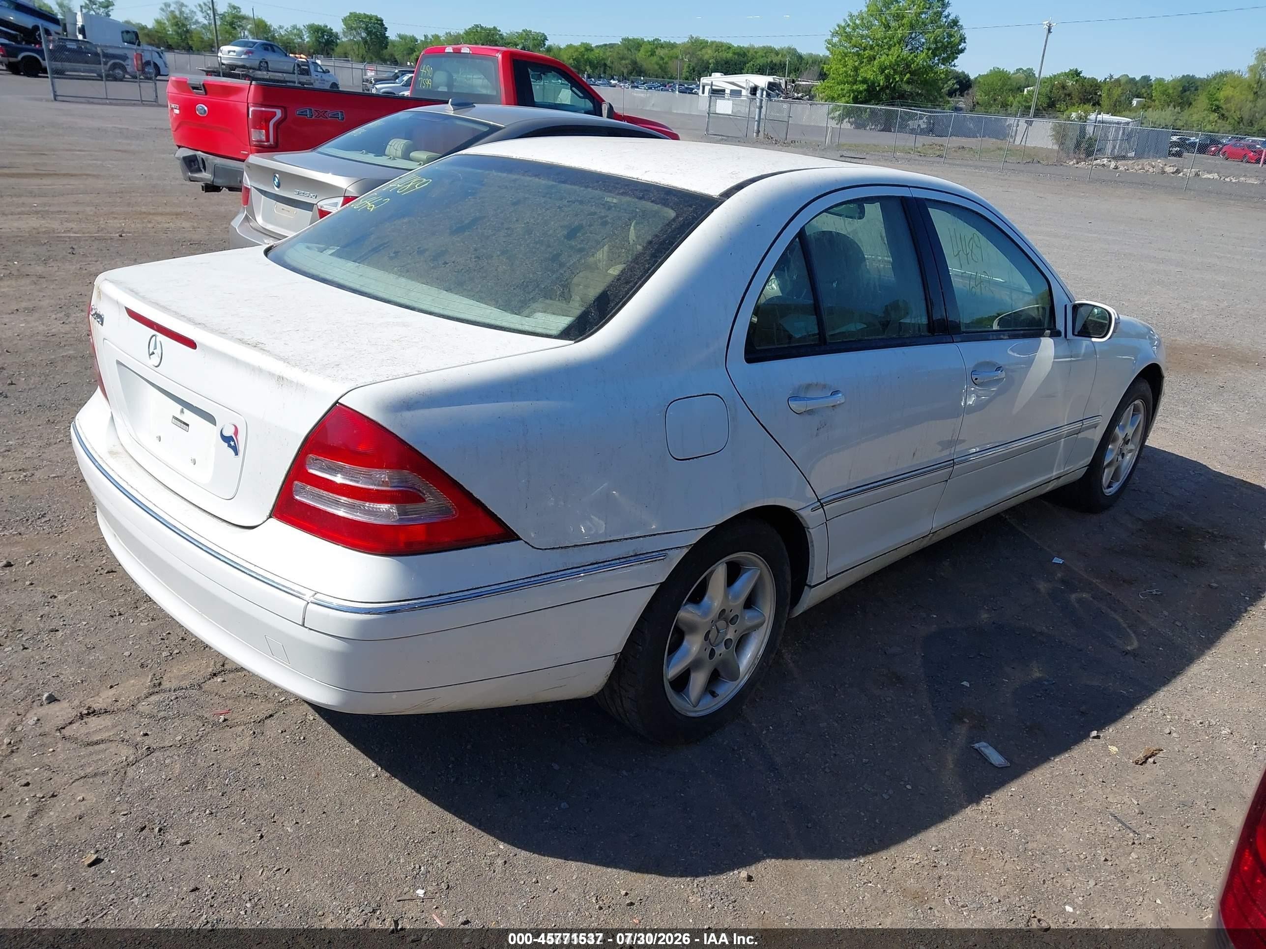 2003 Mercedes-benz C 240   White vin: WDBRF61J43E013100