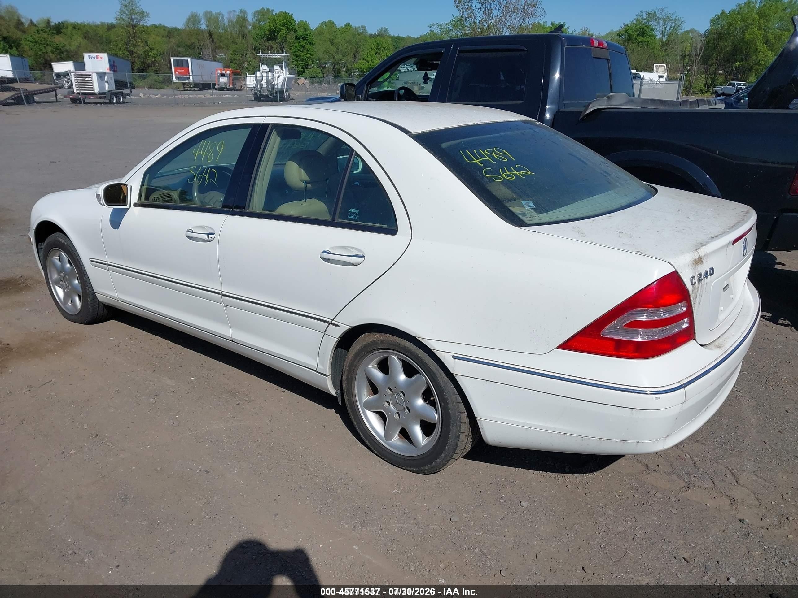 2003 Mercedes-benz C 240   White vin: WDBRF61J43E013100