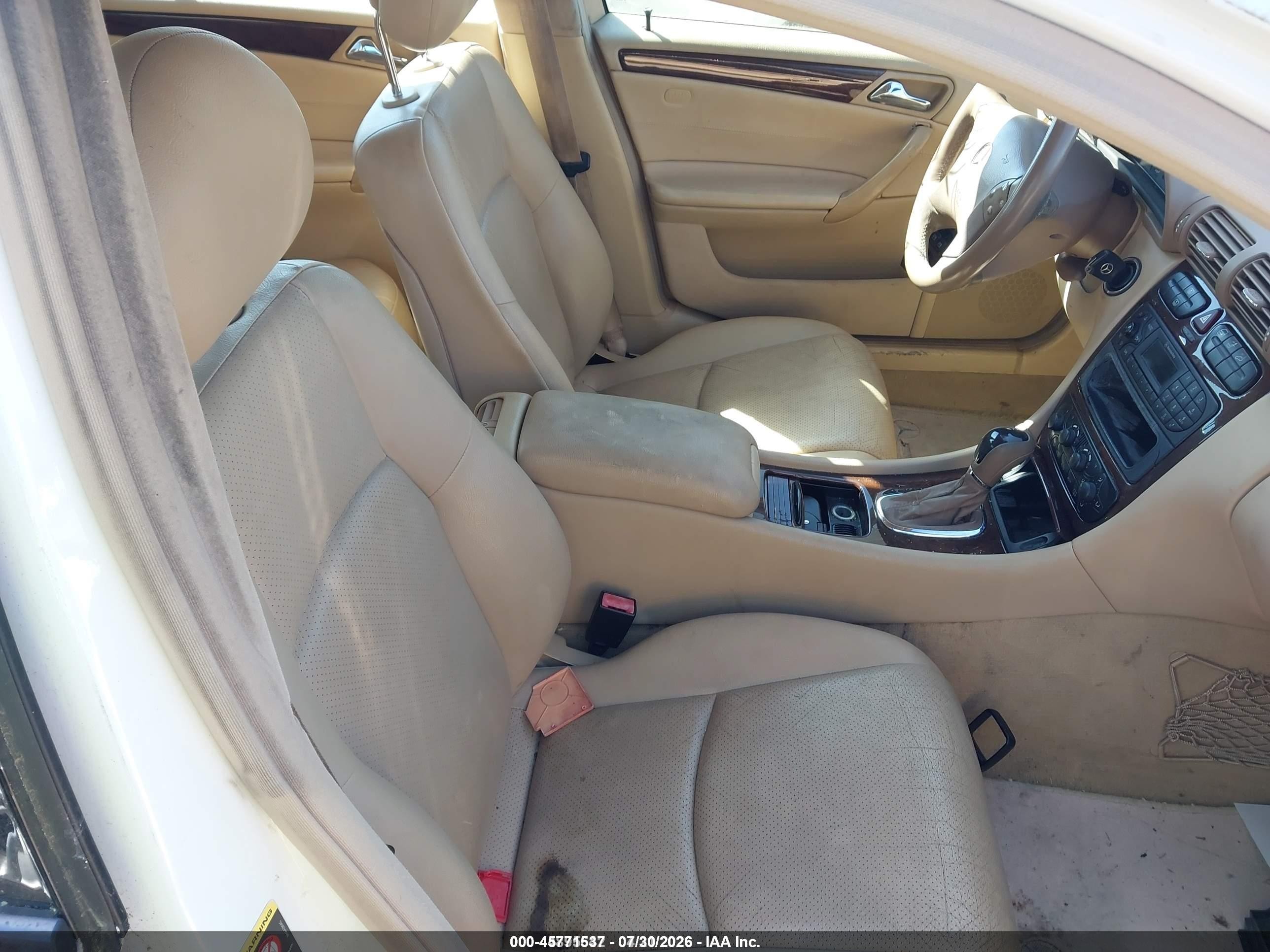 2003 Mercedes-benz C 240   White vin: WDBRF61J43E013100