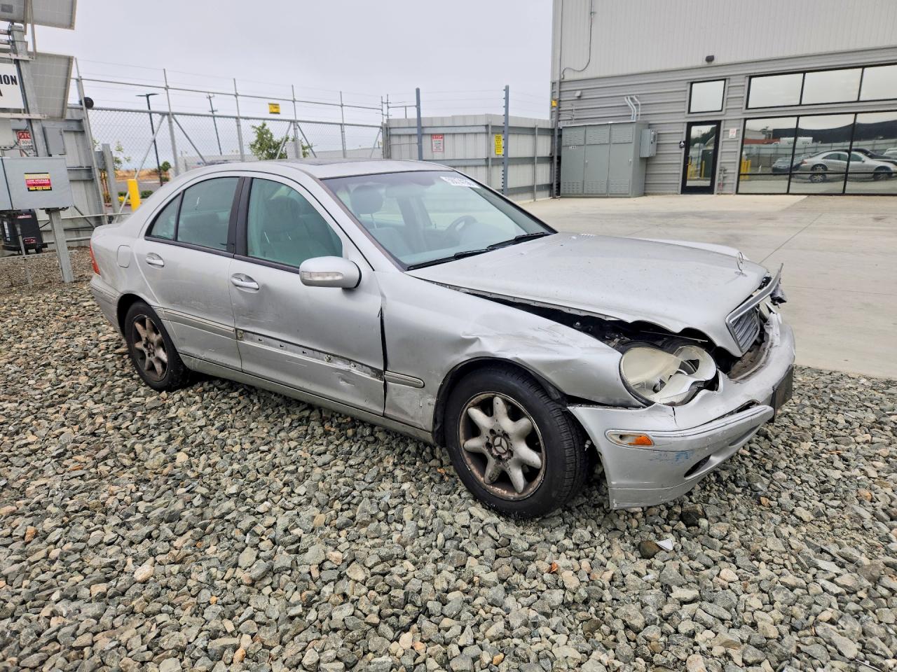 2004 Mercedes-benz C 240 Серебряный vin: WDBRF61J44A576463